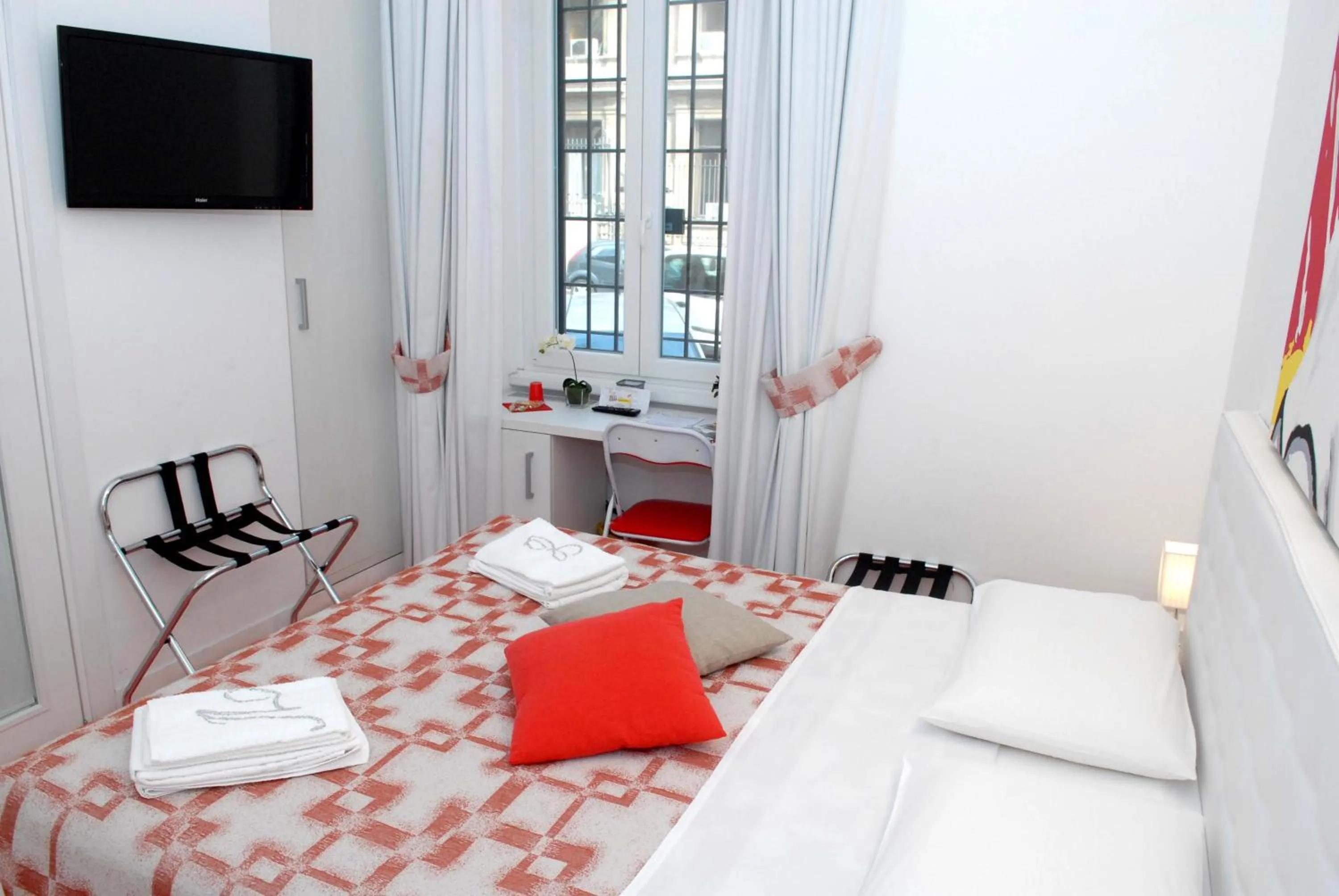 Photo of the whole room, Bed in Divine Bed & Breakfast