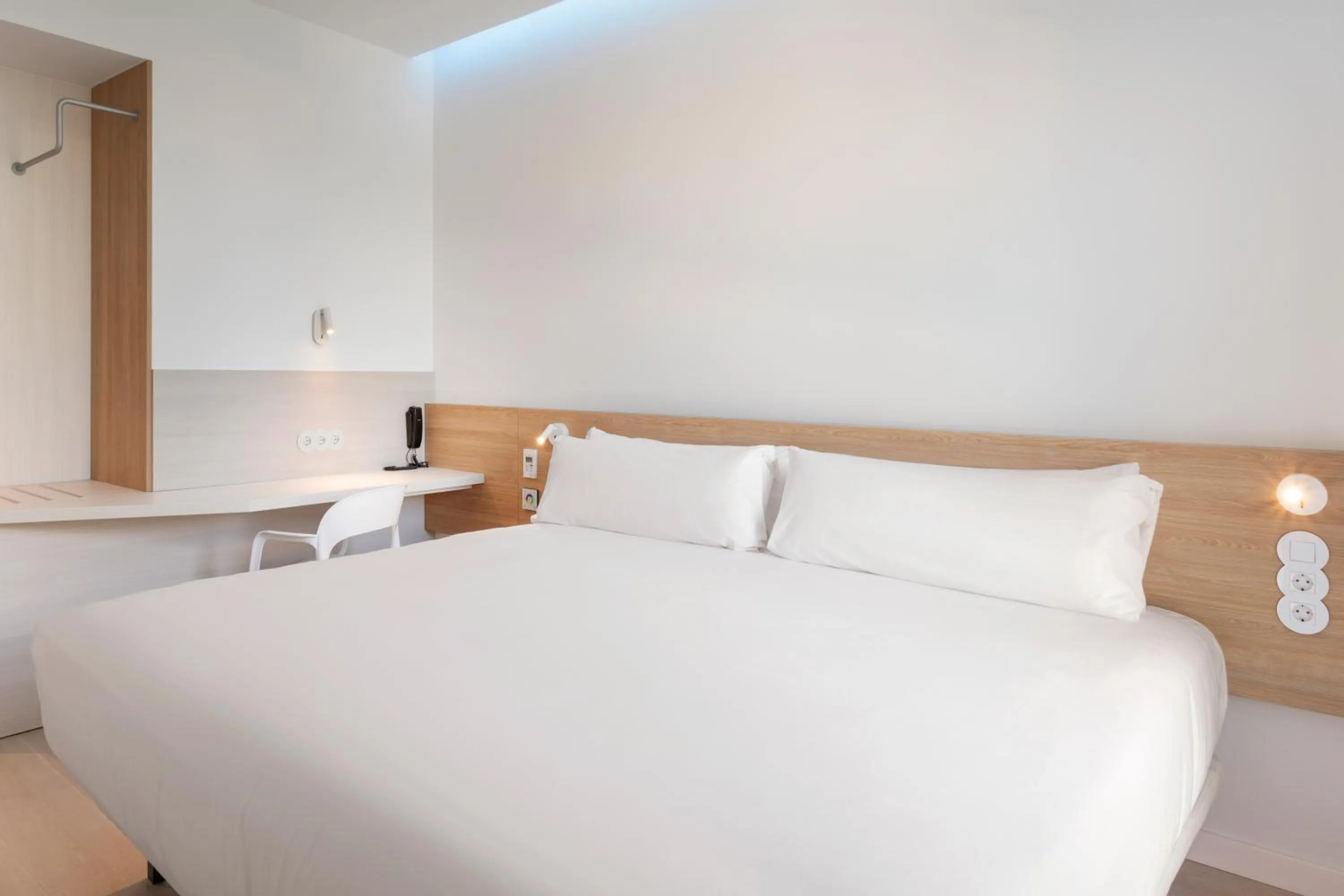 Bedroom, Bed in B&B HOTEL Lleida