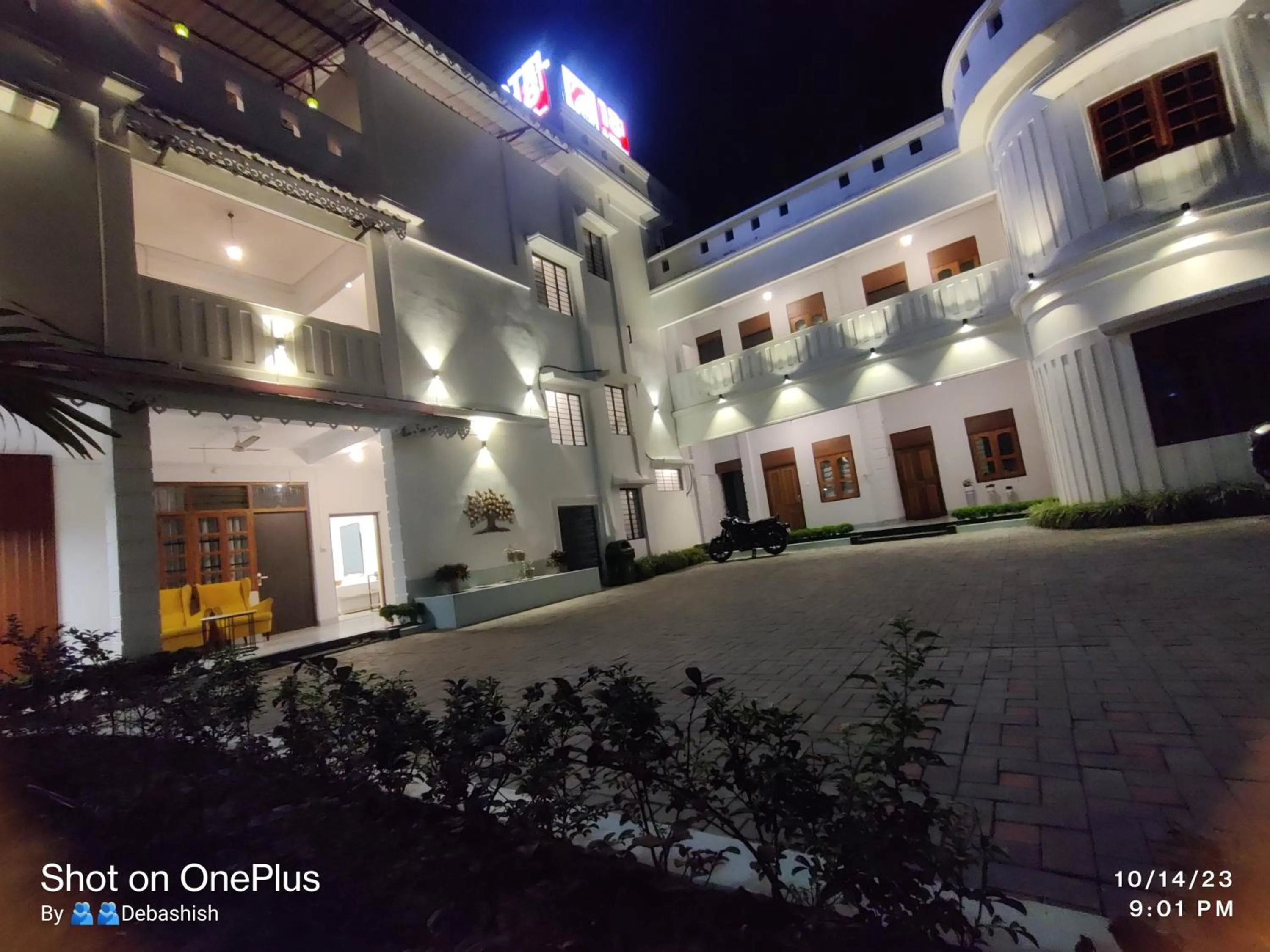 Property building in Hotel Insta 18