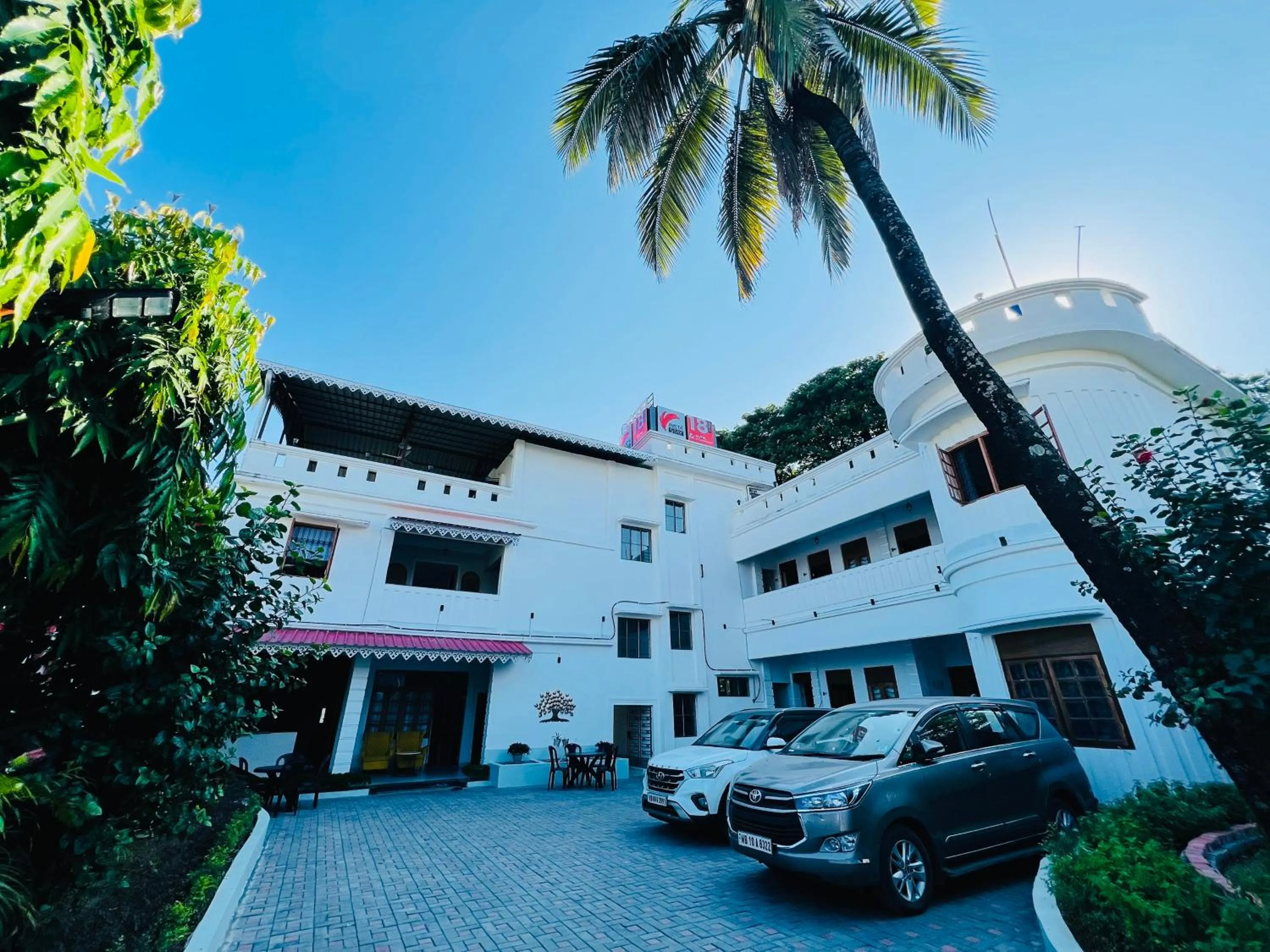 Parking in Hotel Insta 18