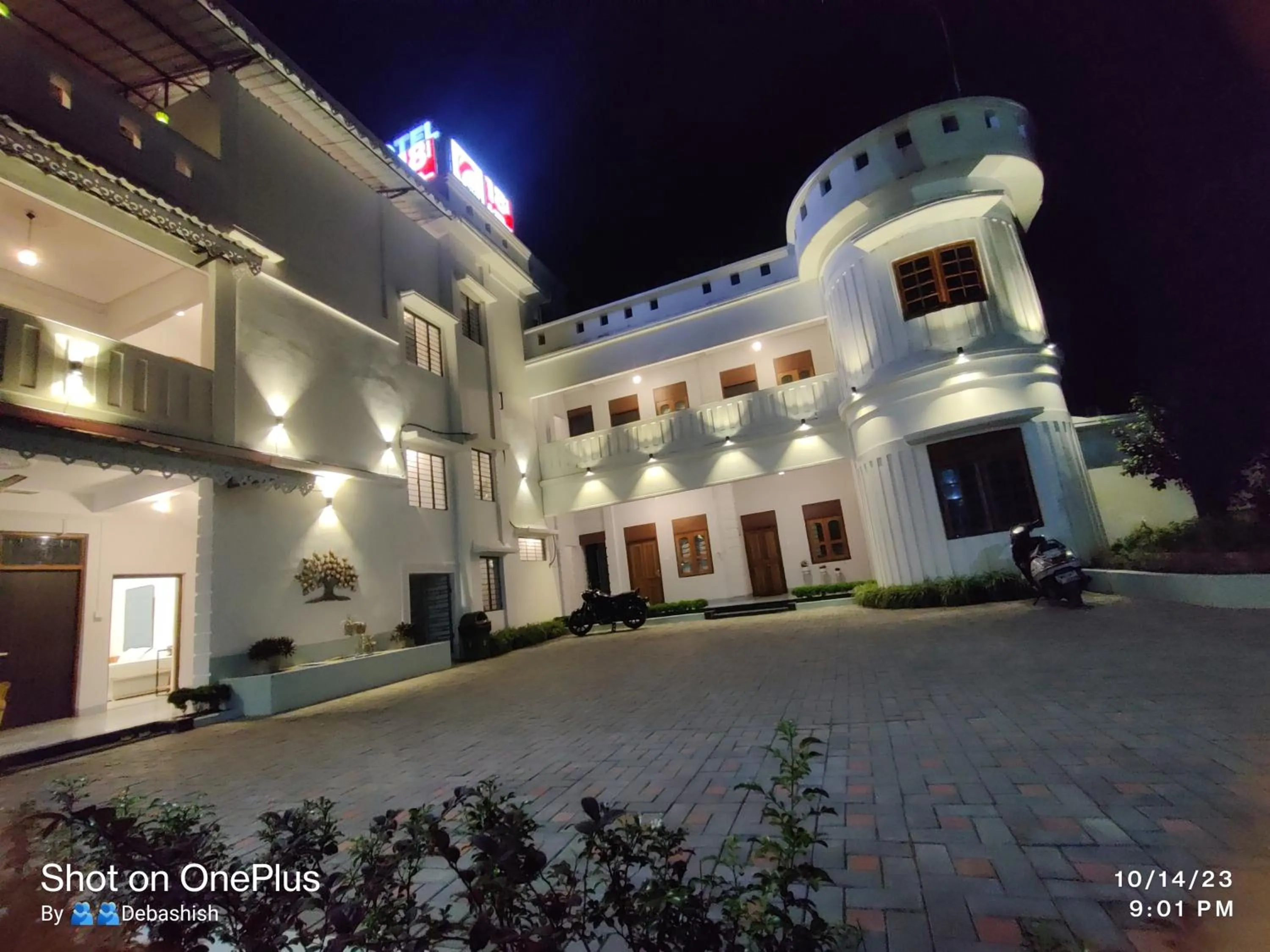 Property building in Hotel Insta 18