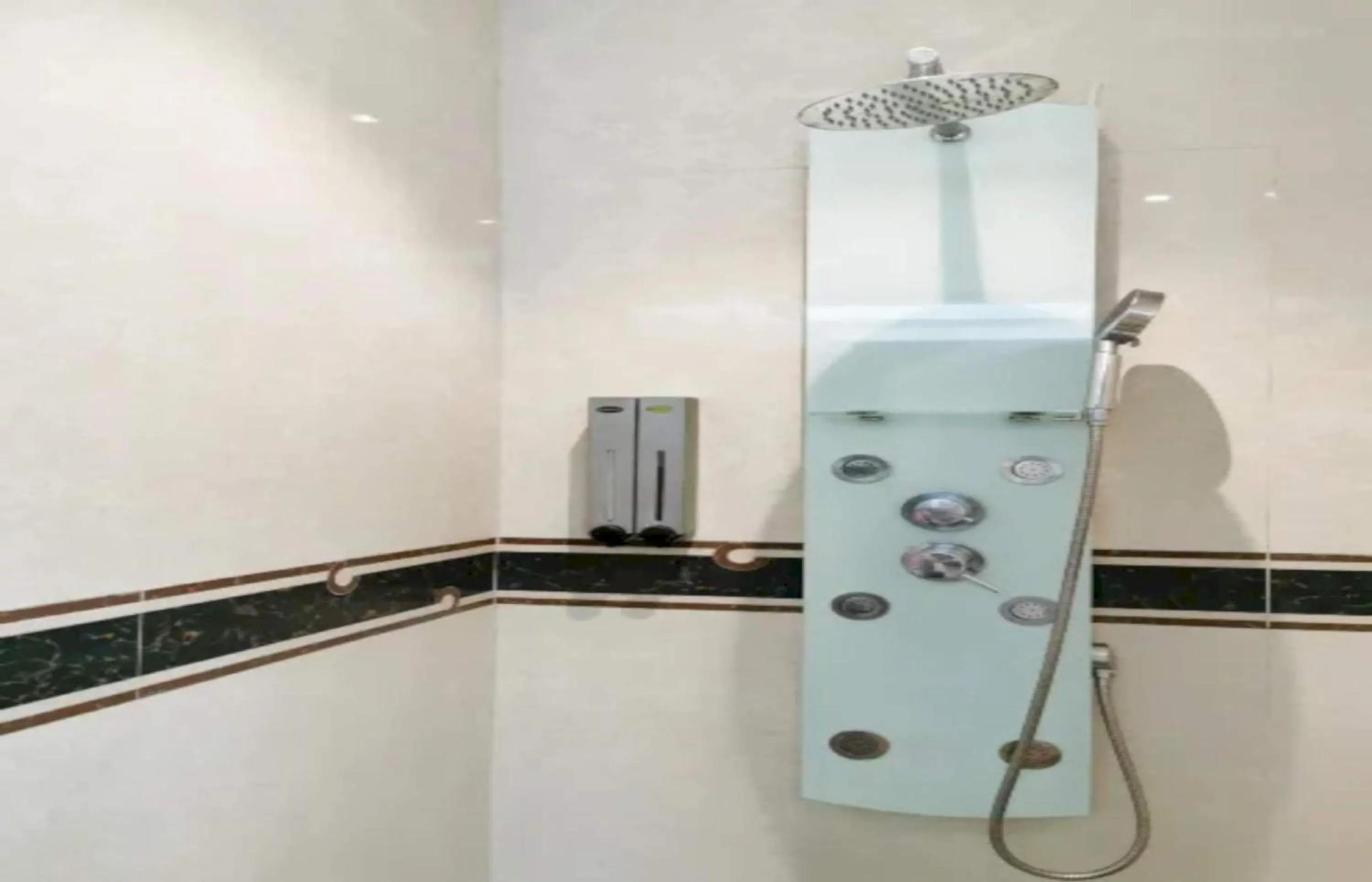 Bathroom in Capital O 75451 Podstel Hostel Bangkok