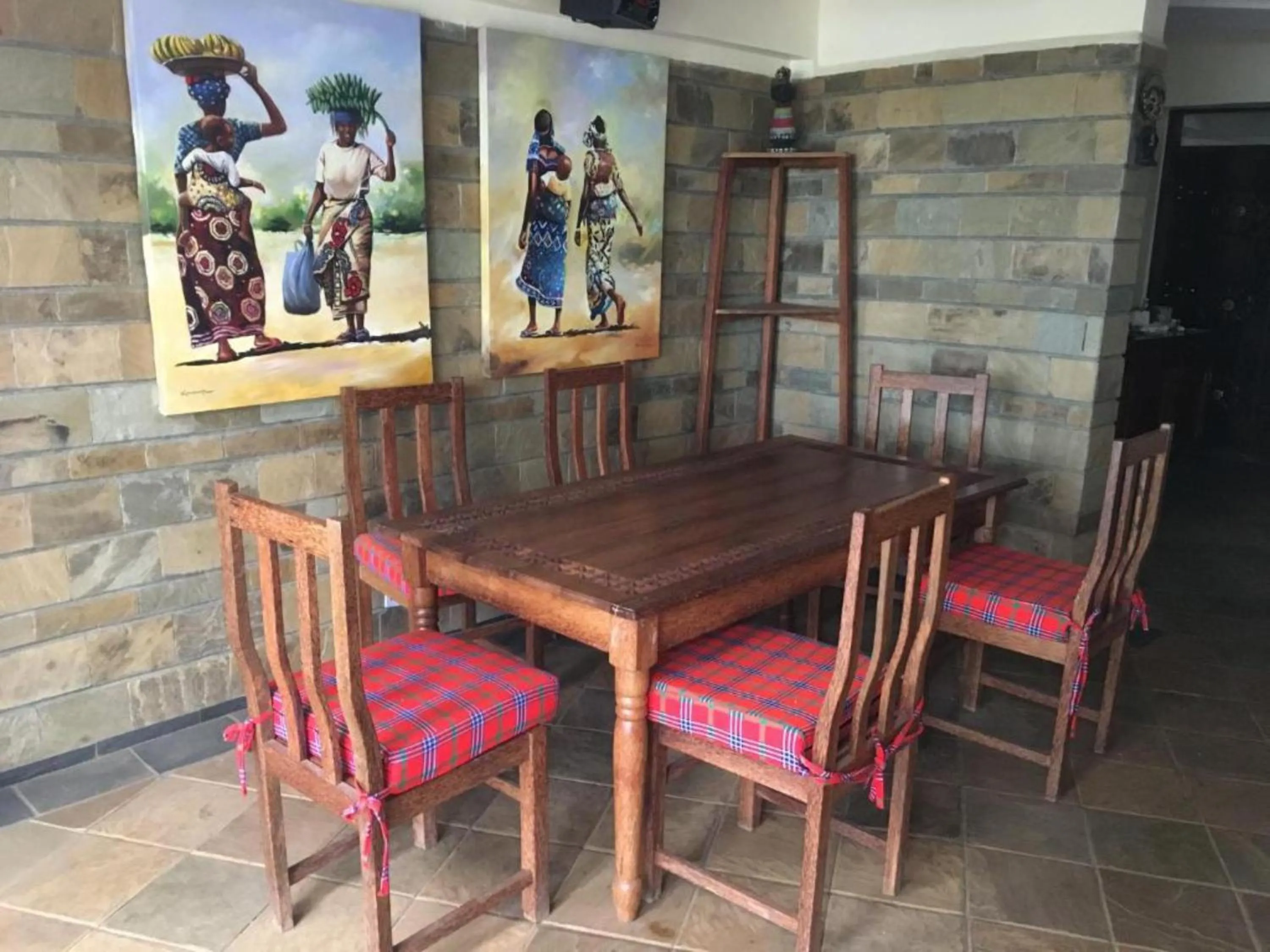 Restaurant/places to eat in Tobriana