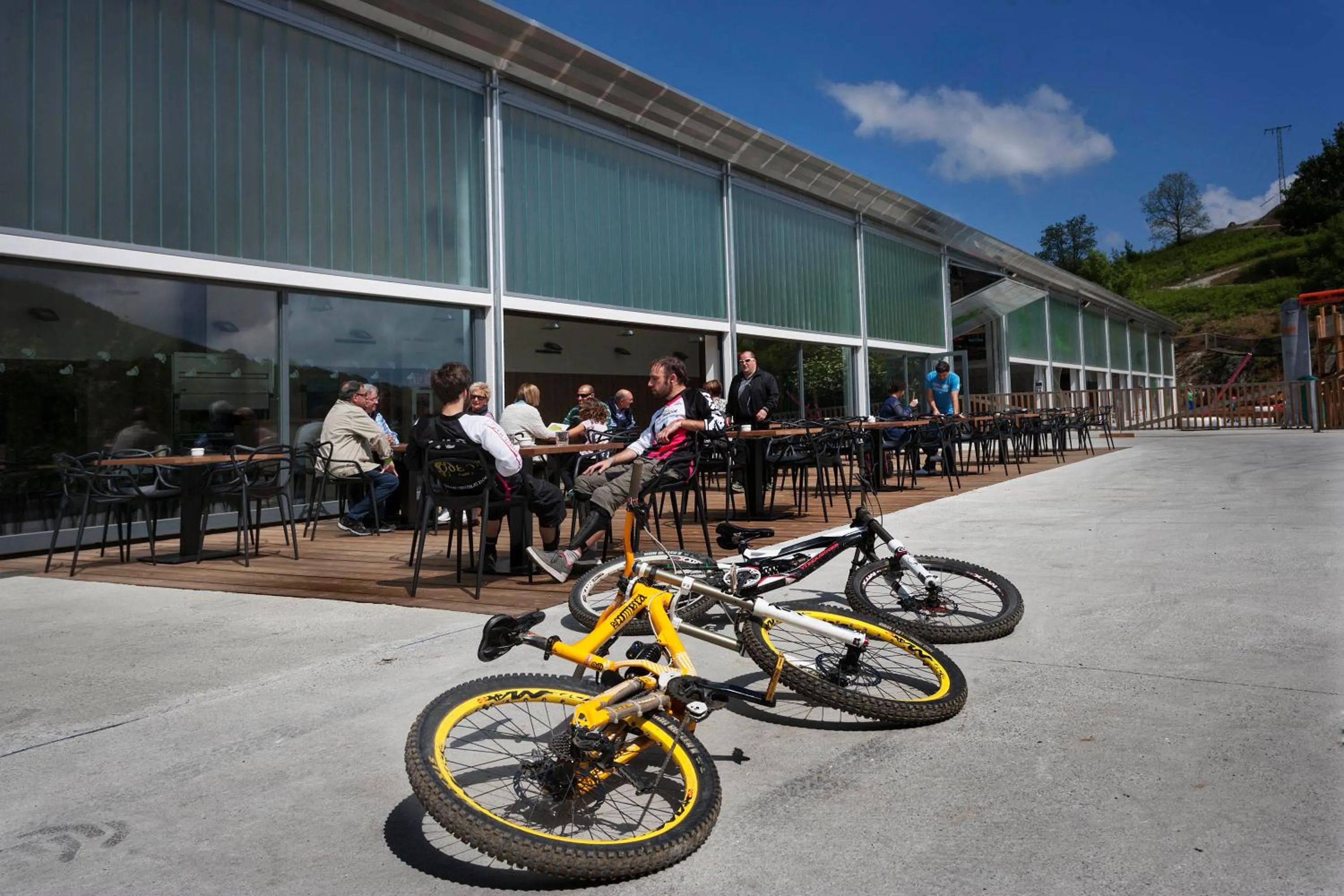 Lounge or bar in Palacio de Yrisarri by IrriSarri Land