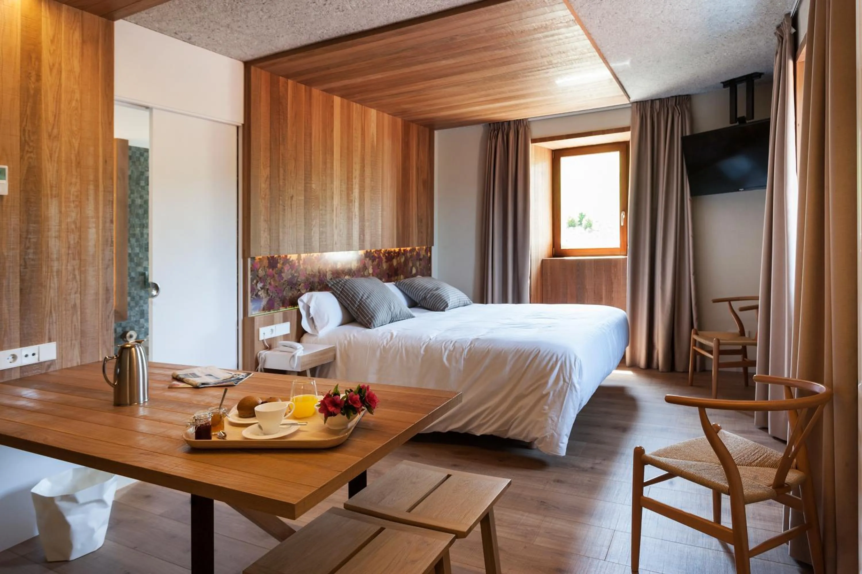 Bedroom, Bed in Palacio de Yrisarri by IrriSarri Land