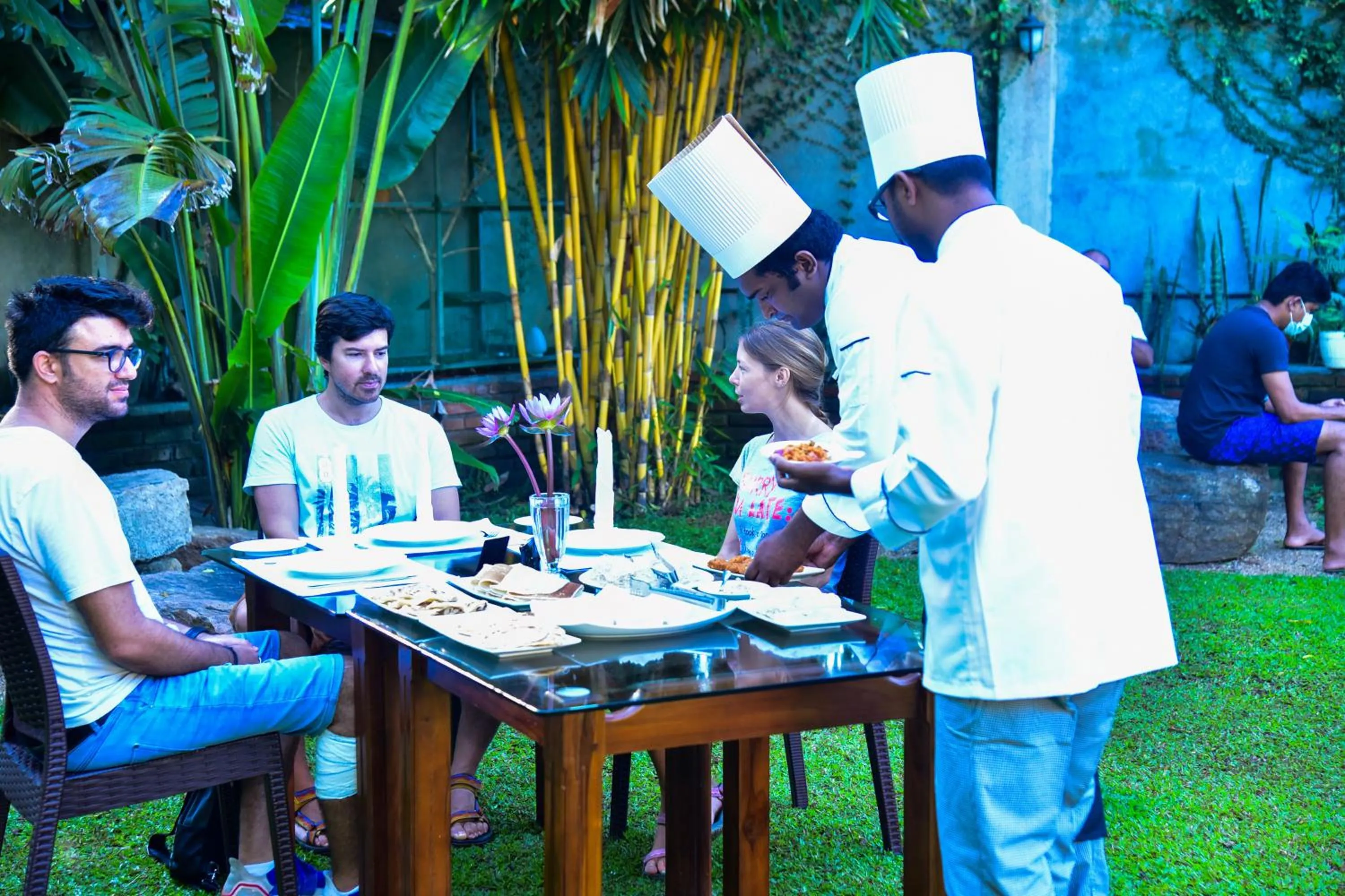 Restaurant/places to eat in The New Crown Hotel