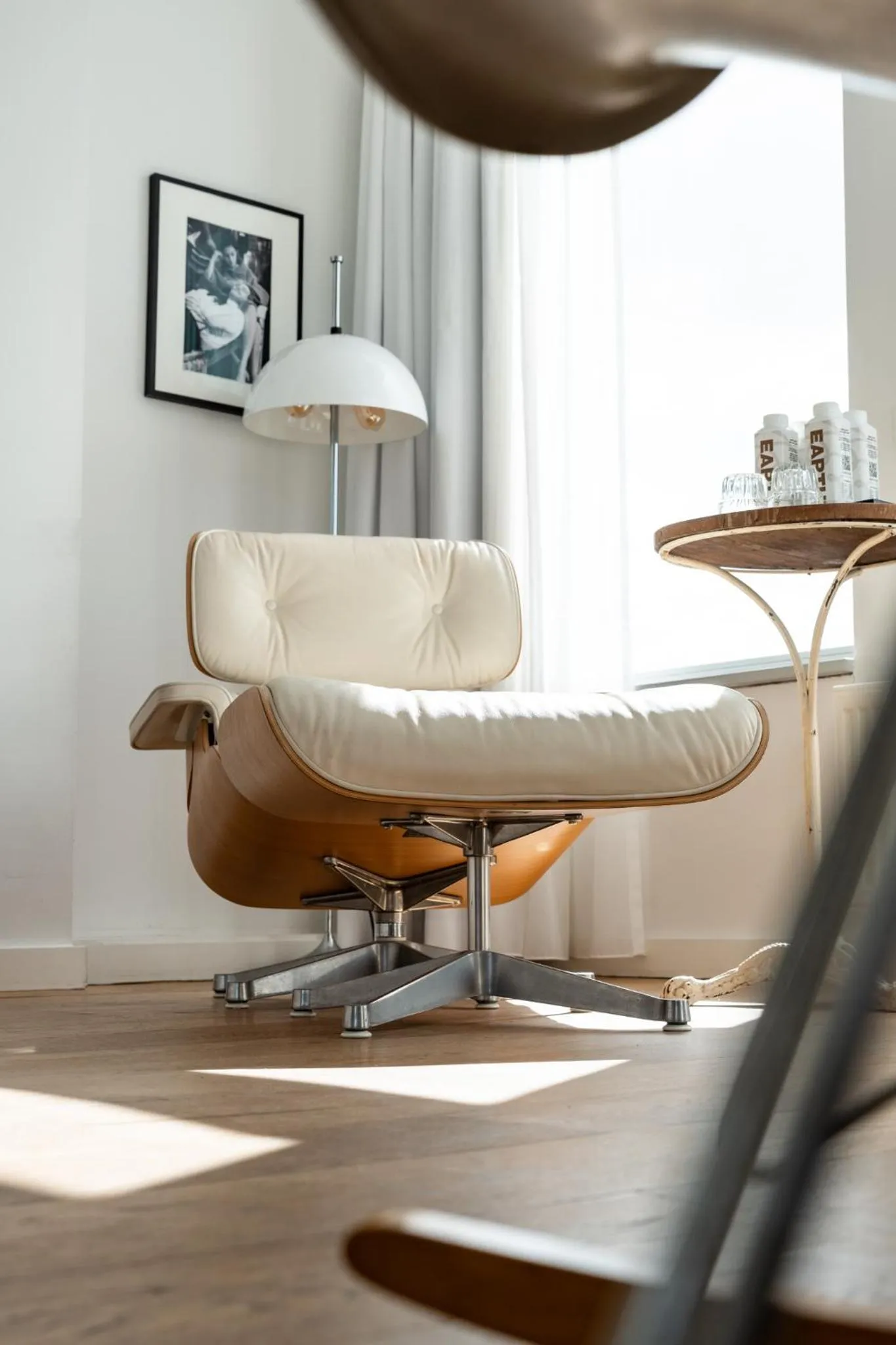 Seating area in Vesper Hotel