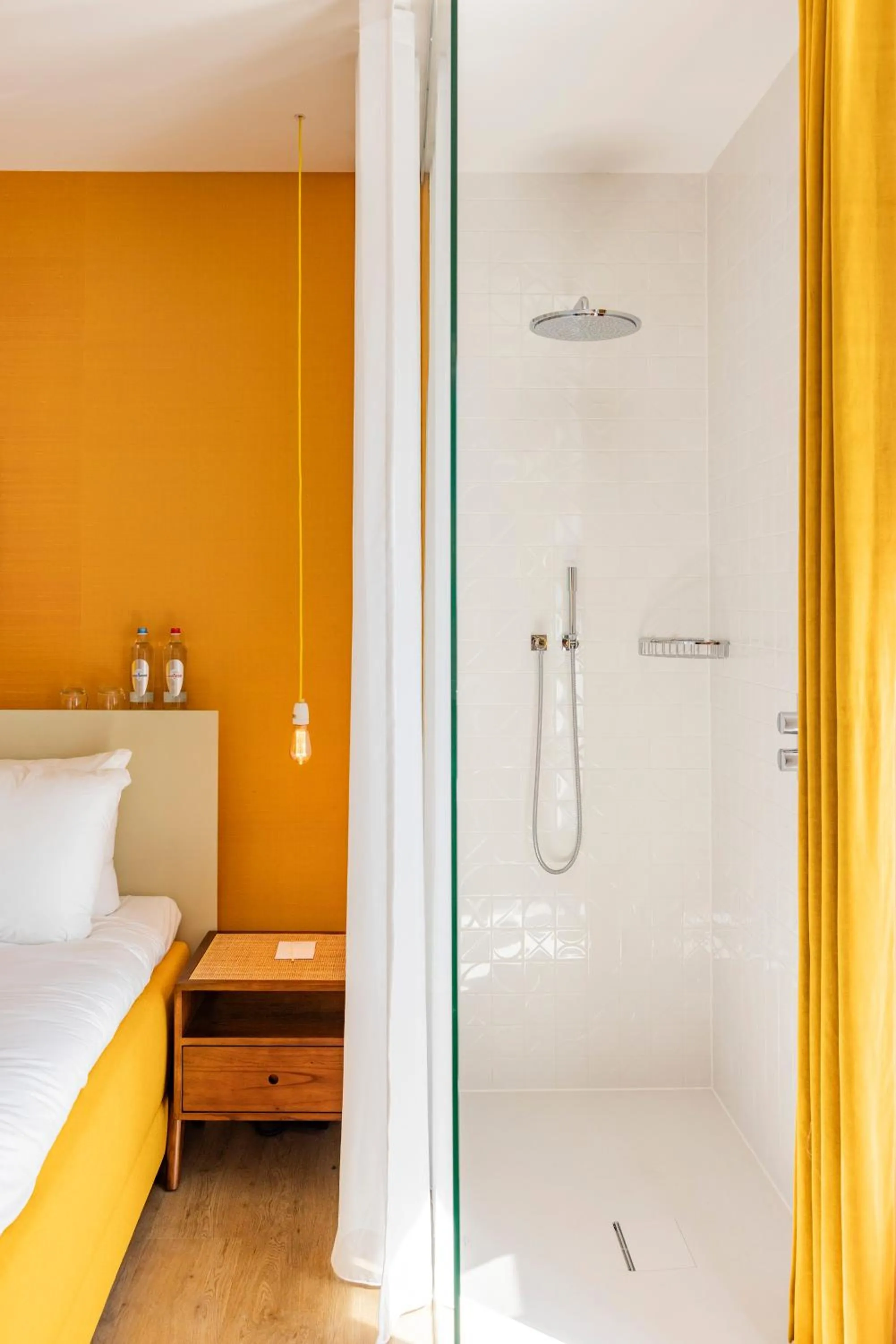 Bathroom, Bed in Vesper Hotel