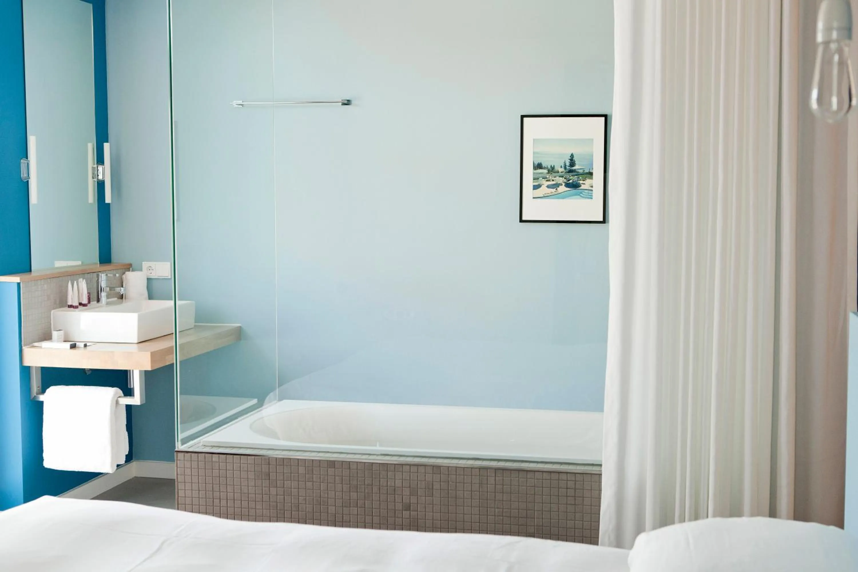 Bathroom, Bed in Vesper Hotel