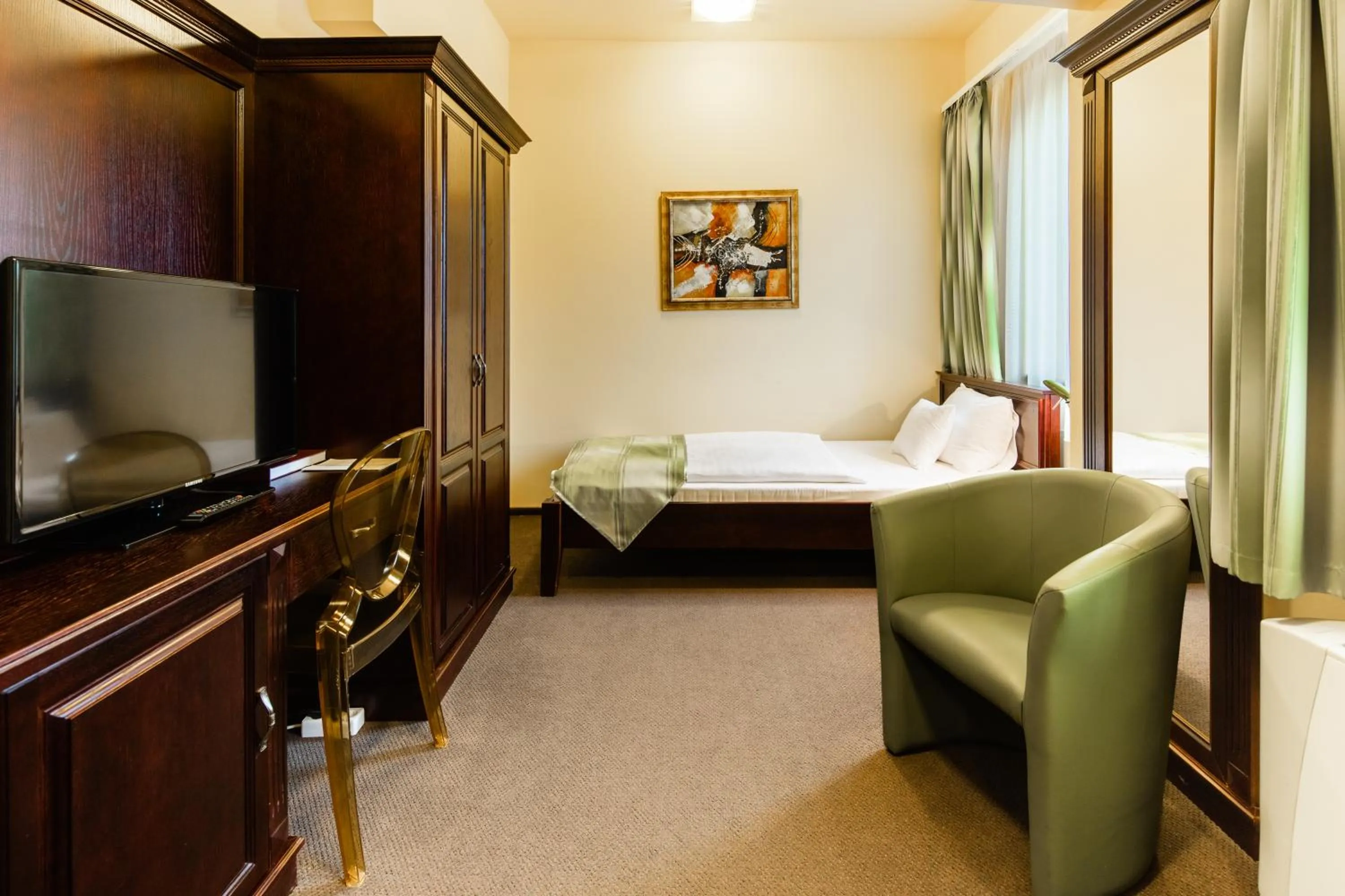 Photo of the whole room, Bed in Hotel Vécsecity