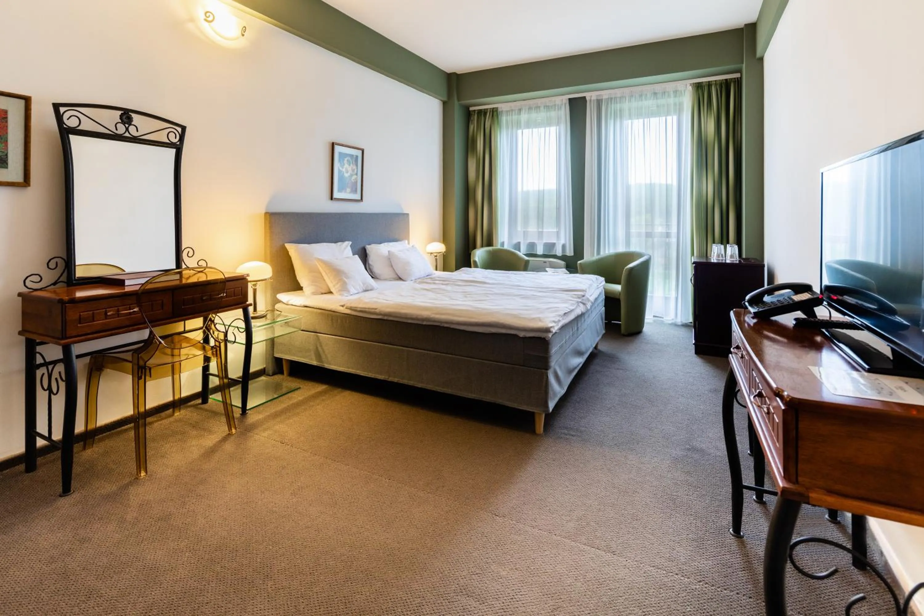 Photo of the whole room, Bed in Hotel Vécsecity