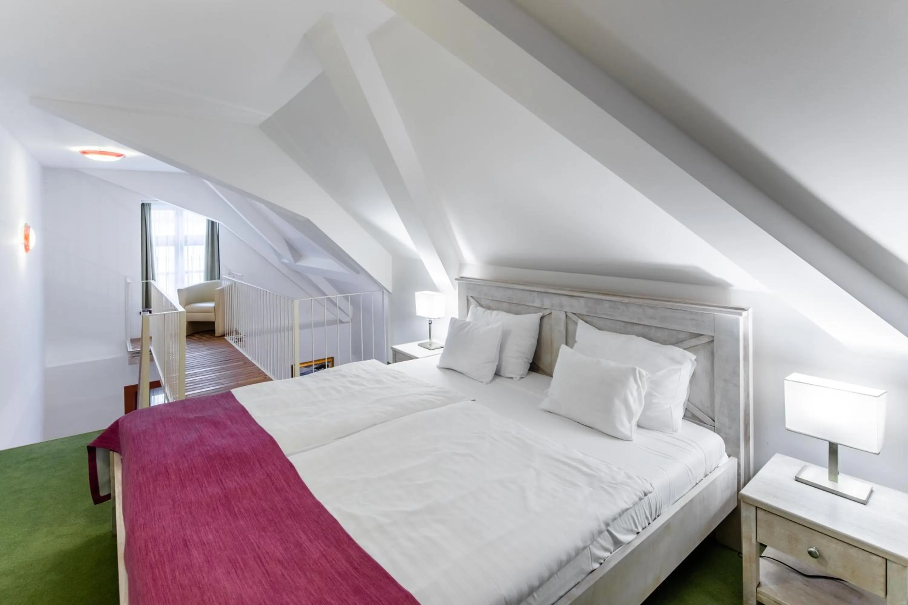 Photo of the whole room, Bed in Hotel Vécsecity