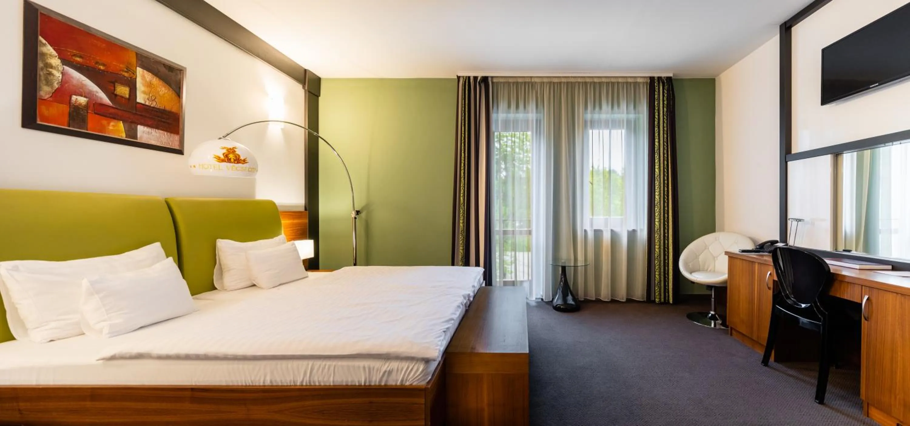 Photo of the whole room, Bed in Hotel Vécsecity