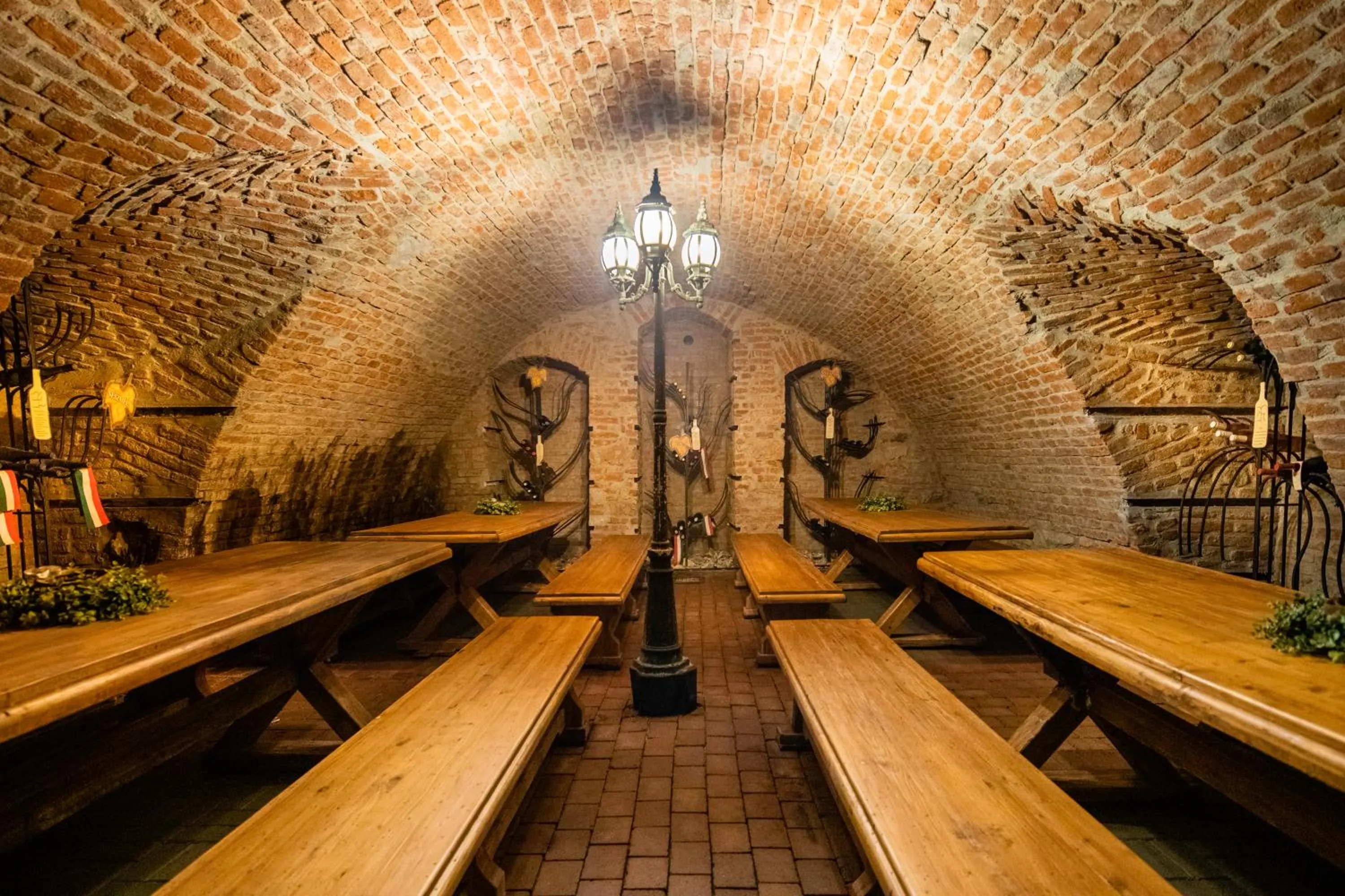 Restaurant/places to eat in Hotel Vécsecity