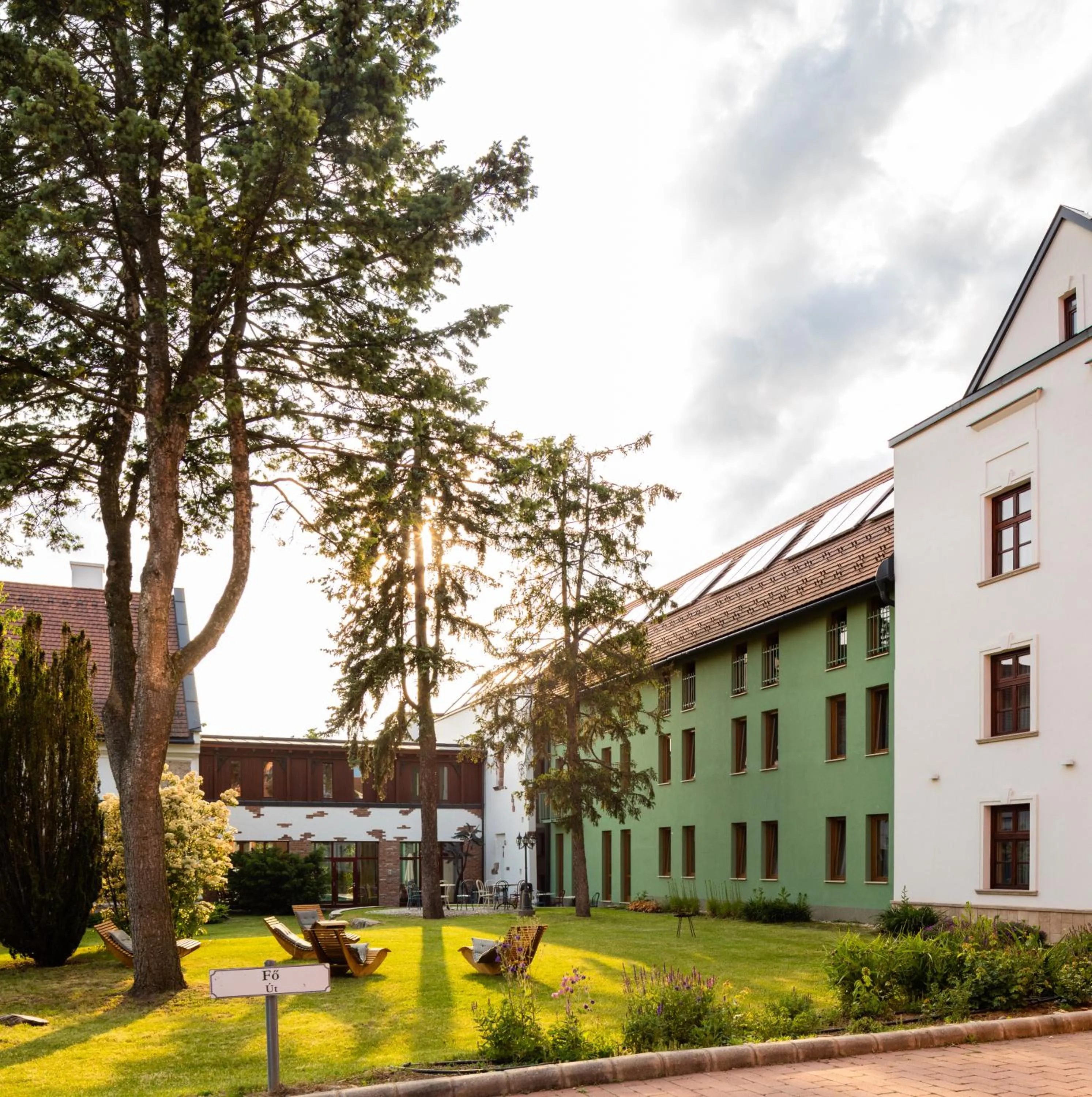 Property building in Hotel Vécsecity