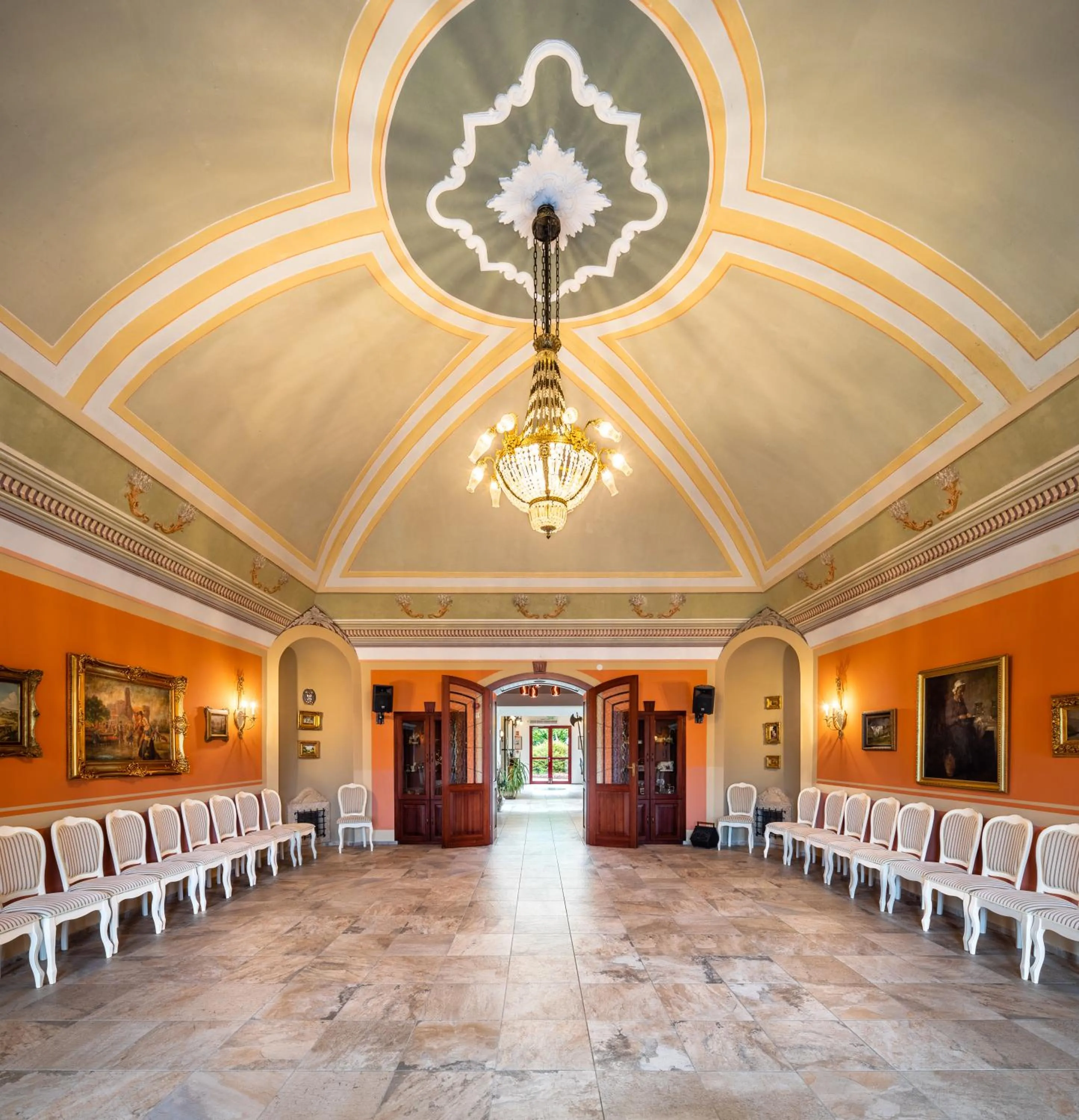 Banquet/Function facilities in Hotel Vécsecity