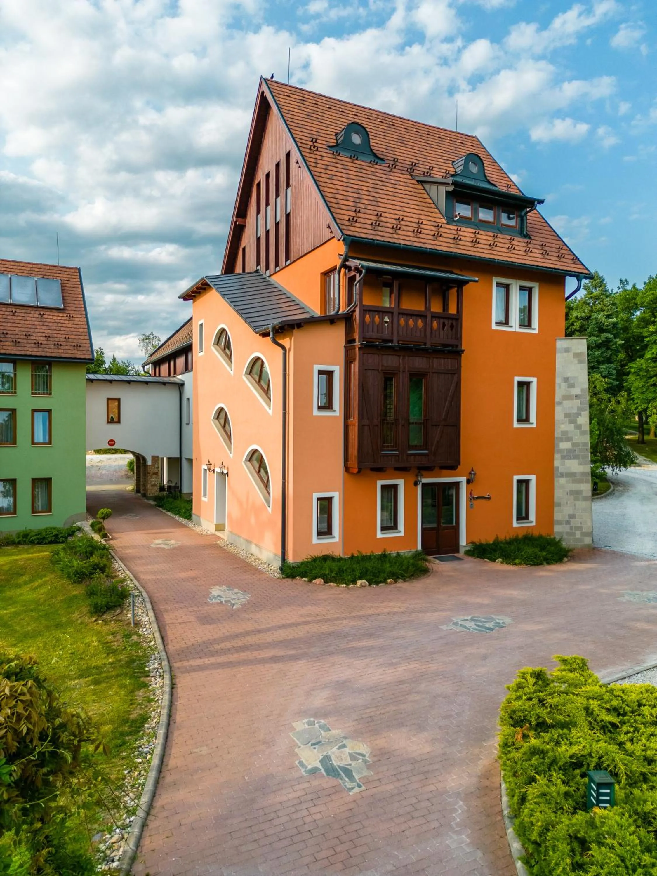 Property building in Hotel Vécsecity