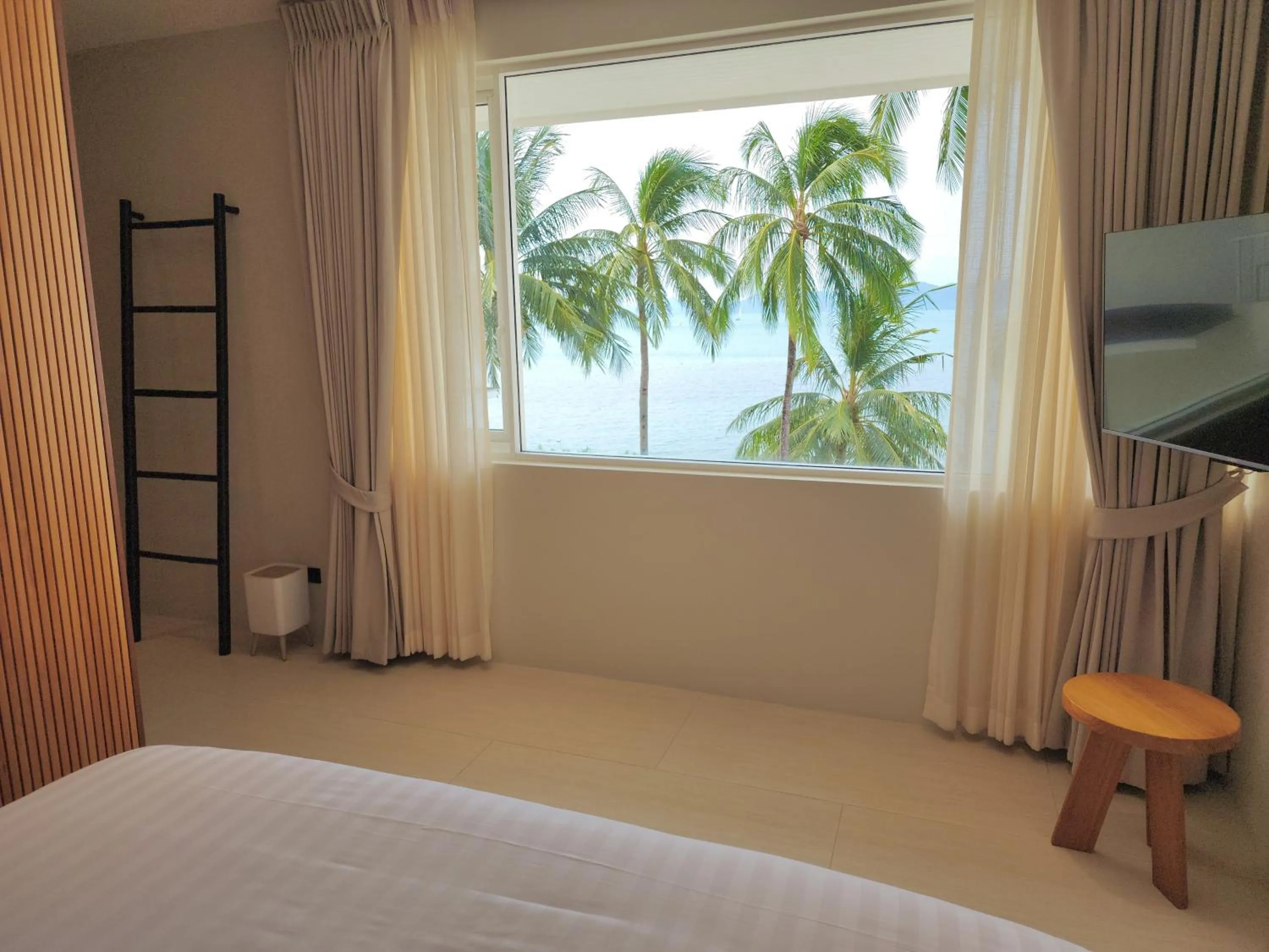 TV and multimedia, Bed in Baan Bophut Beach Hotel Samui - SHA Extra Plus