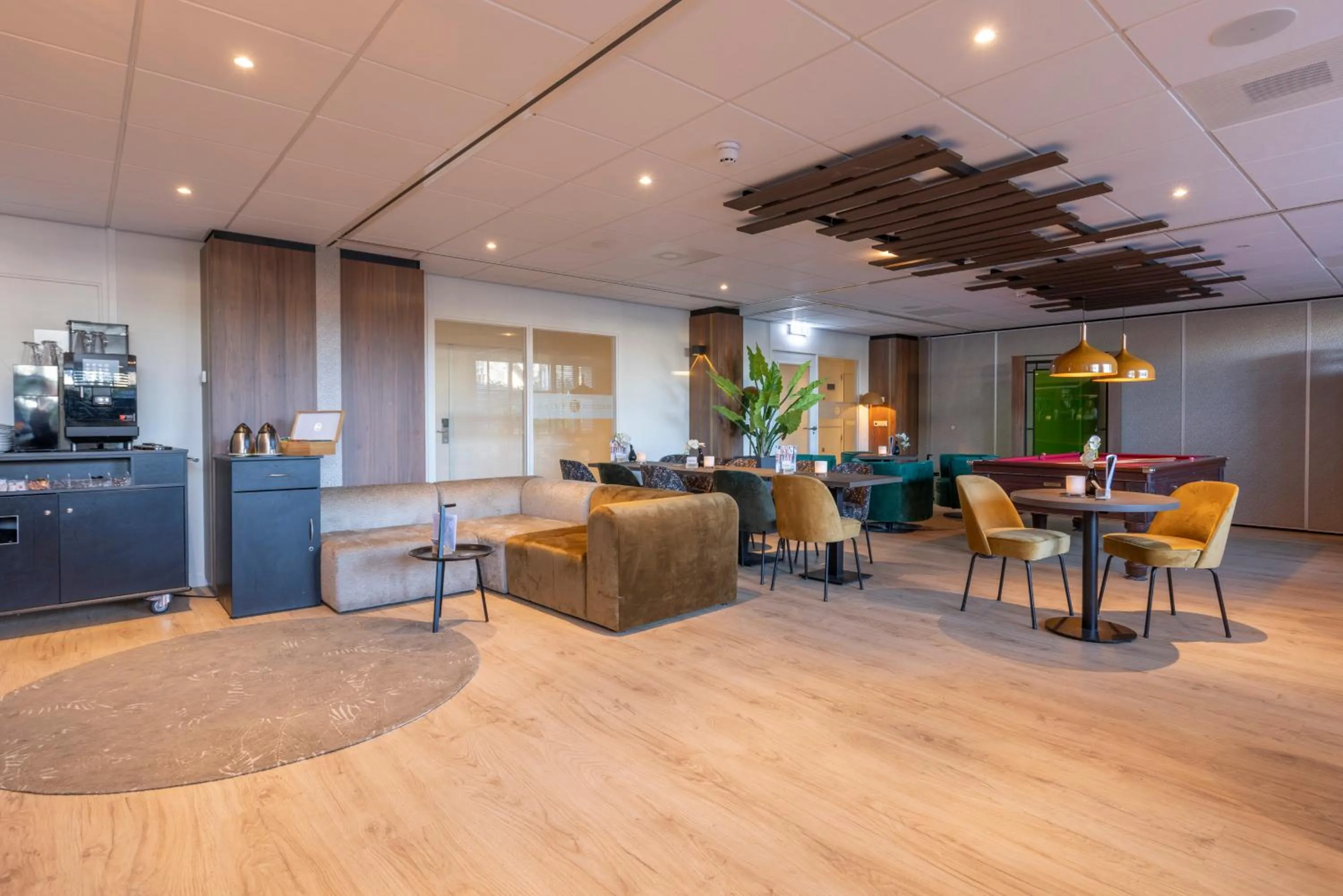 Seating area in Fletcher Hotel Jan van Scorel