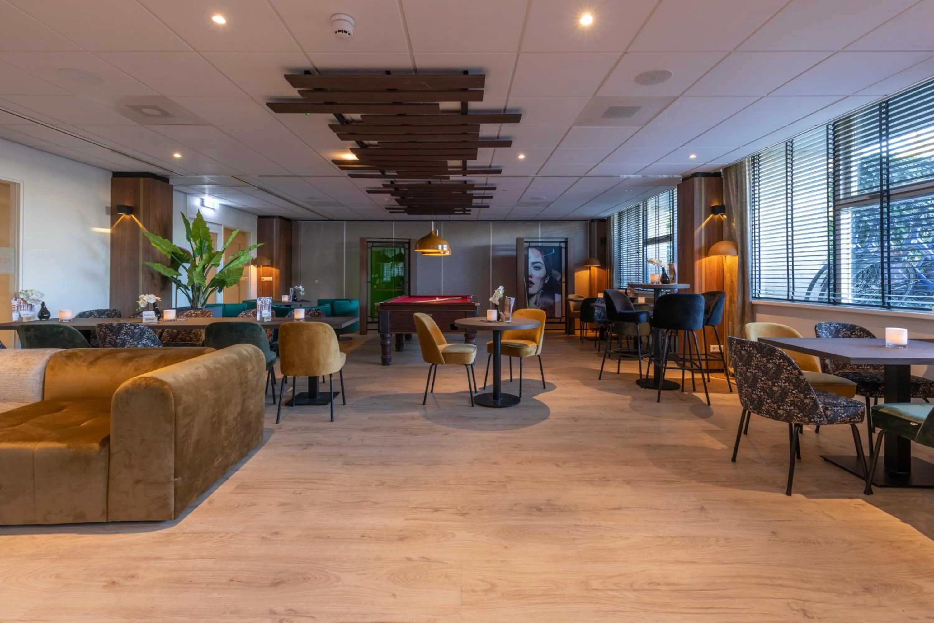 Seating area in Fletcher Hotel Jan van Scorel