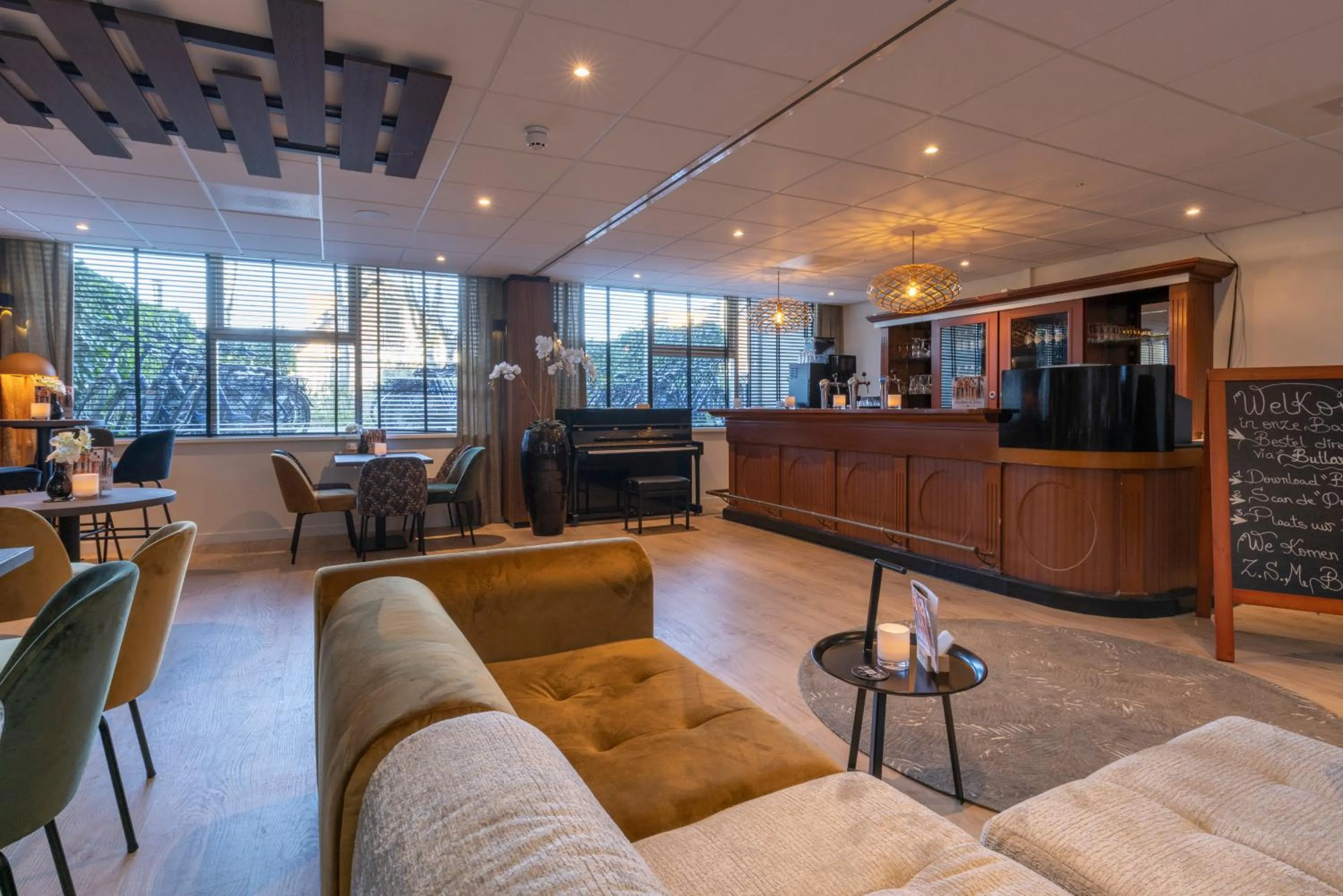 Seating area in Fletcher Hotel Jan van Scorel