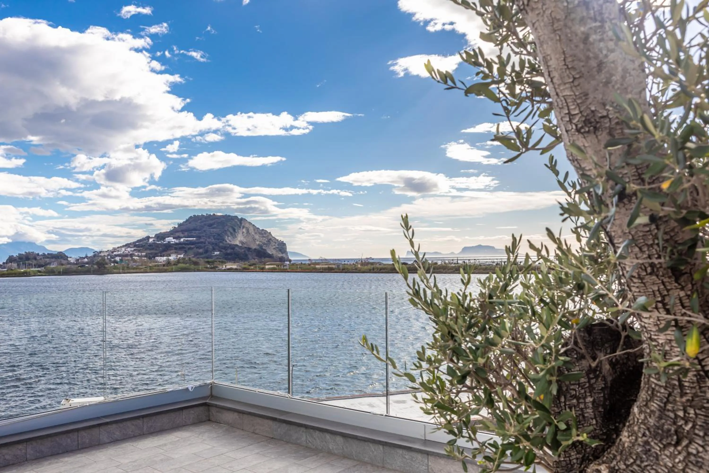 Nearby landmark in HAPPYROOMS