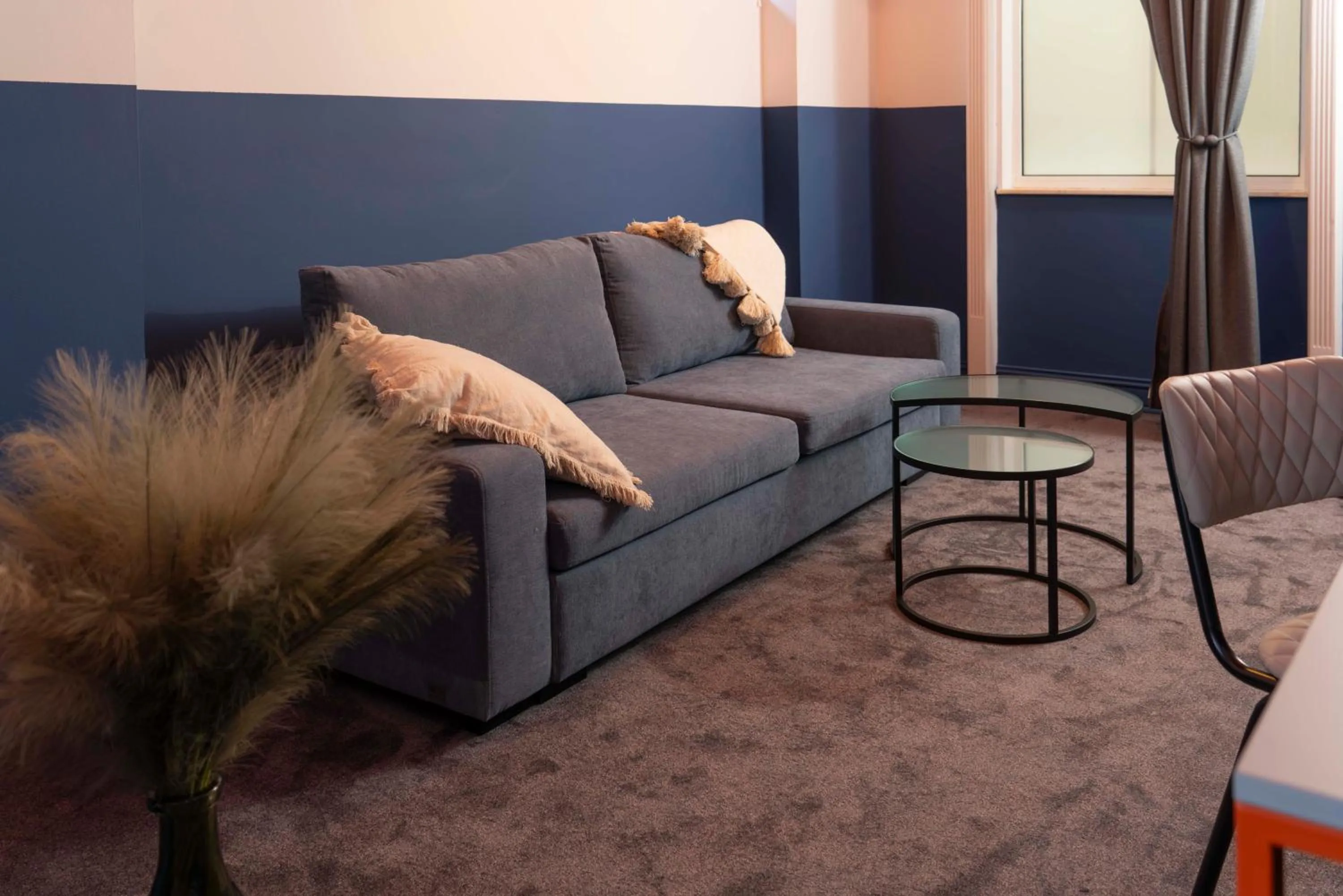 Living room in Maria Luisa by INTROVERT HOTELS