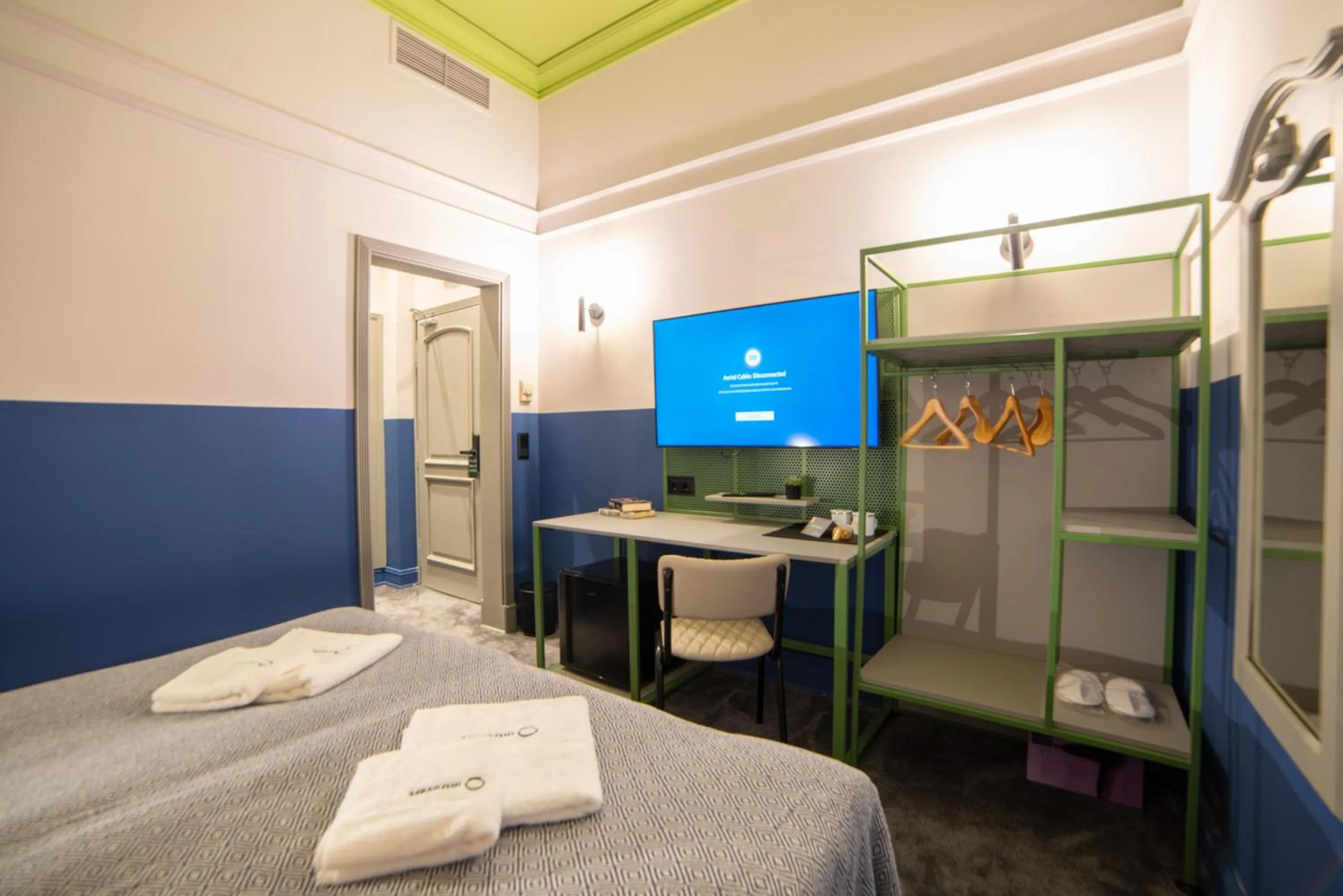 TV and multimedia, Bed in Maria Luisa by INTROVERT HOTELS
