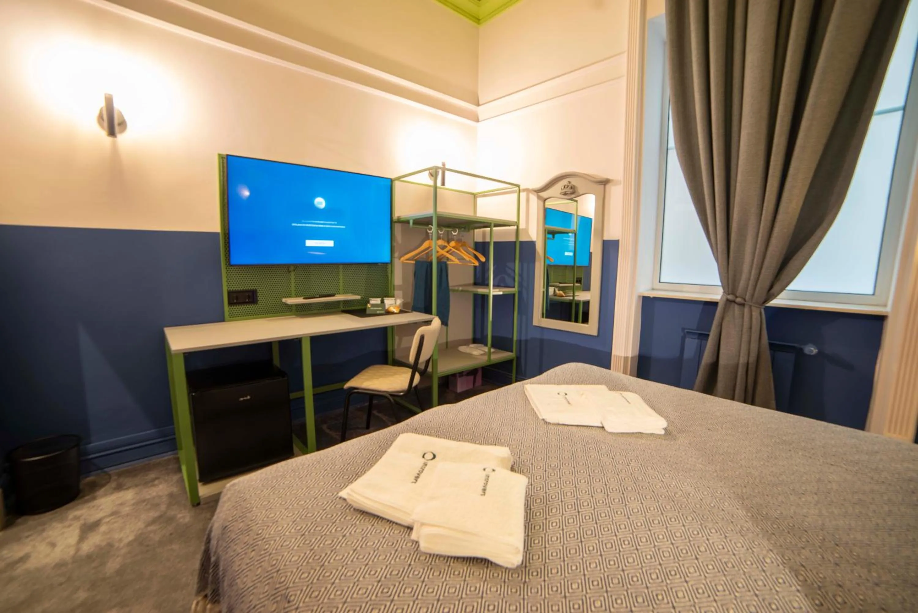 TV and multimedia, Bed in Maria Luisa by INTROVERT HOTELS