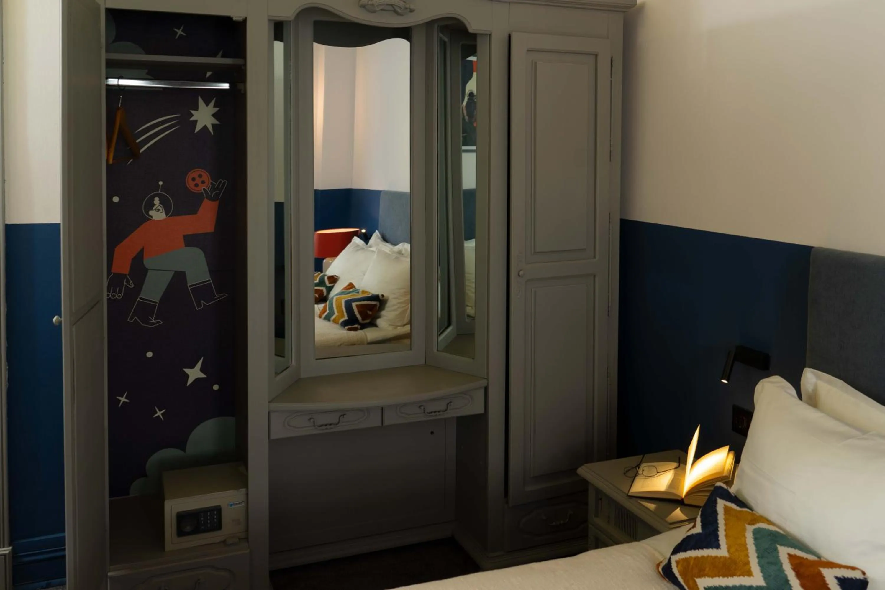 wardrobe, Bed in Maria Luisa by INTROVERT HOTELS