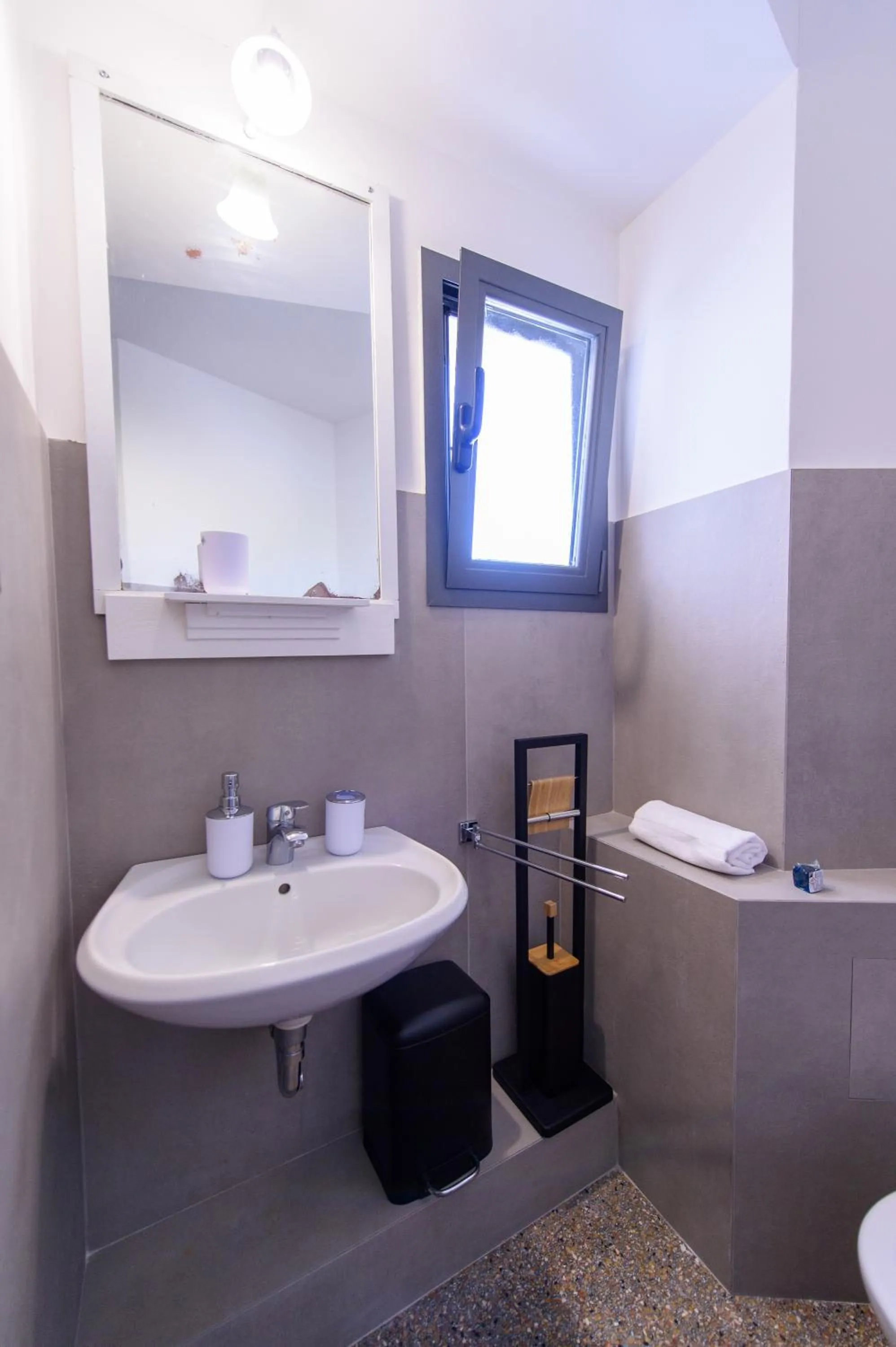 Toilet, Bathroom in Al Rayyan - Affittacamere