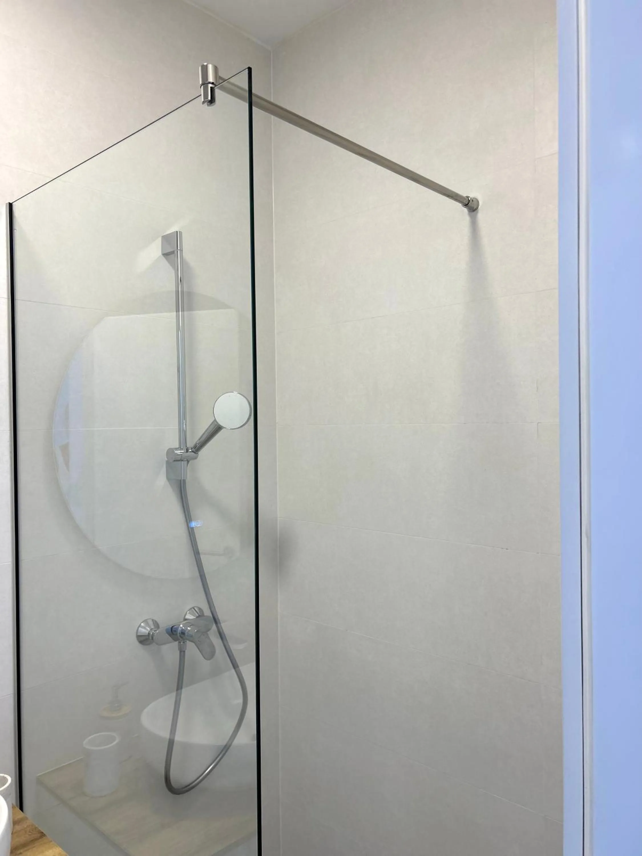 Shower in Aurus 2