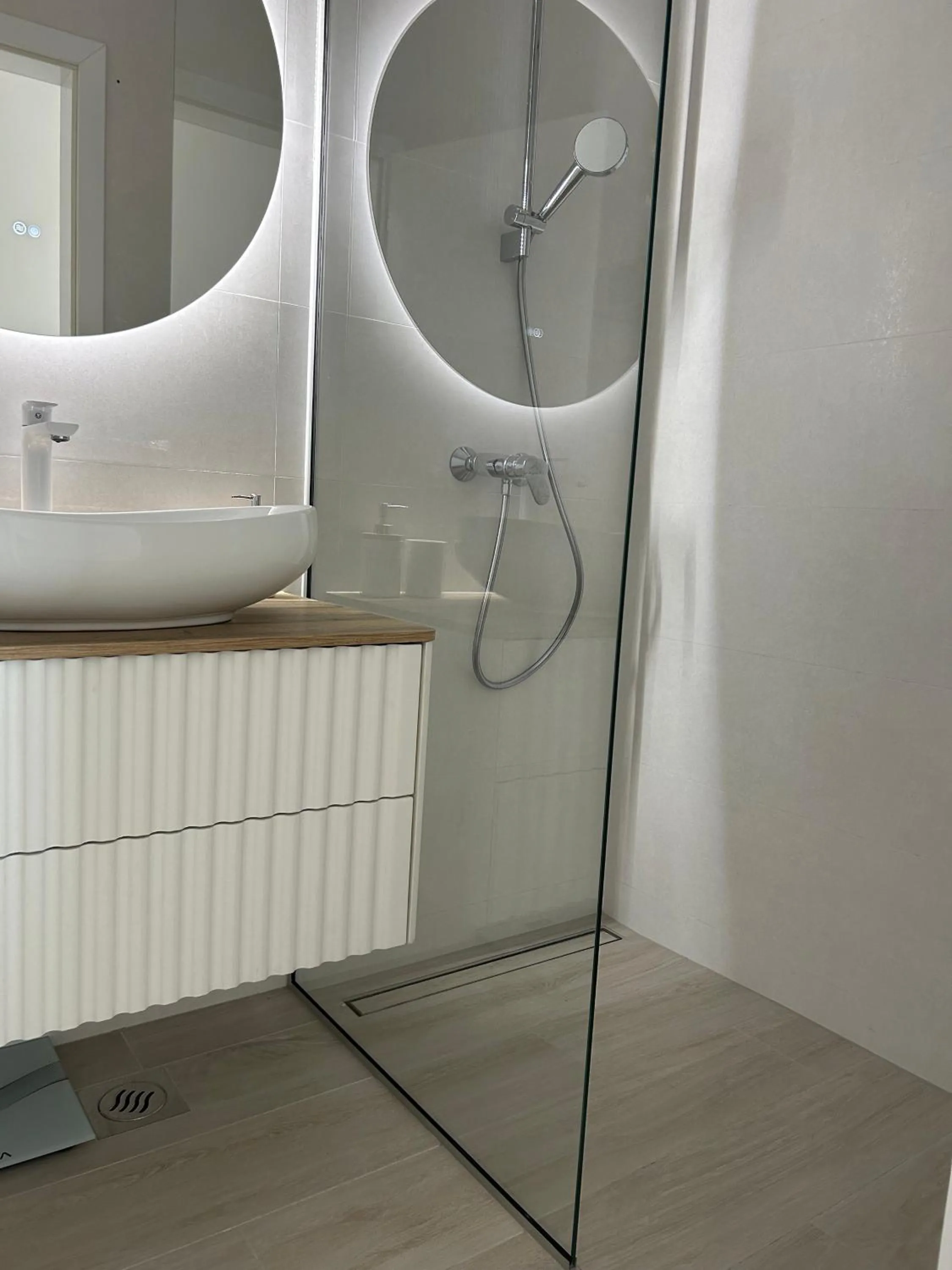 Shower in Aurus 2