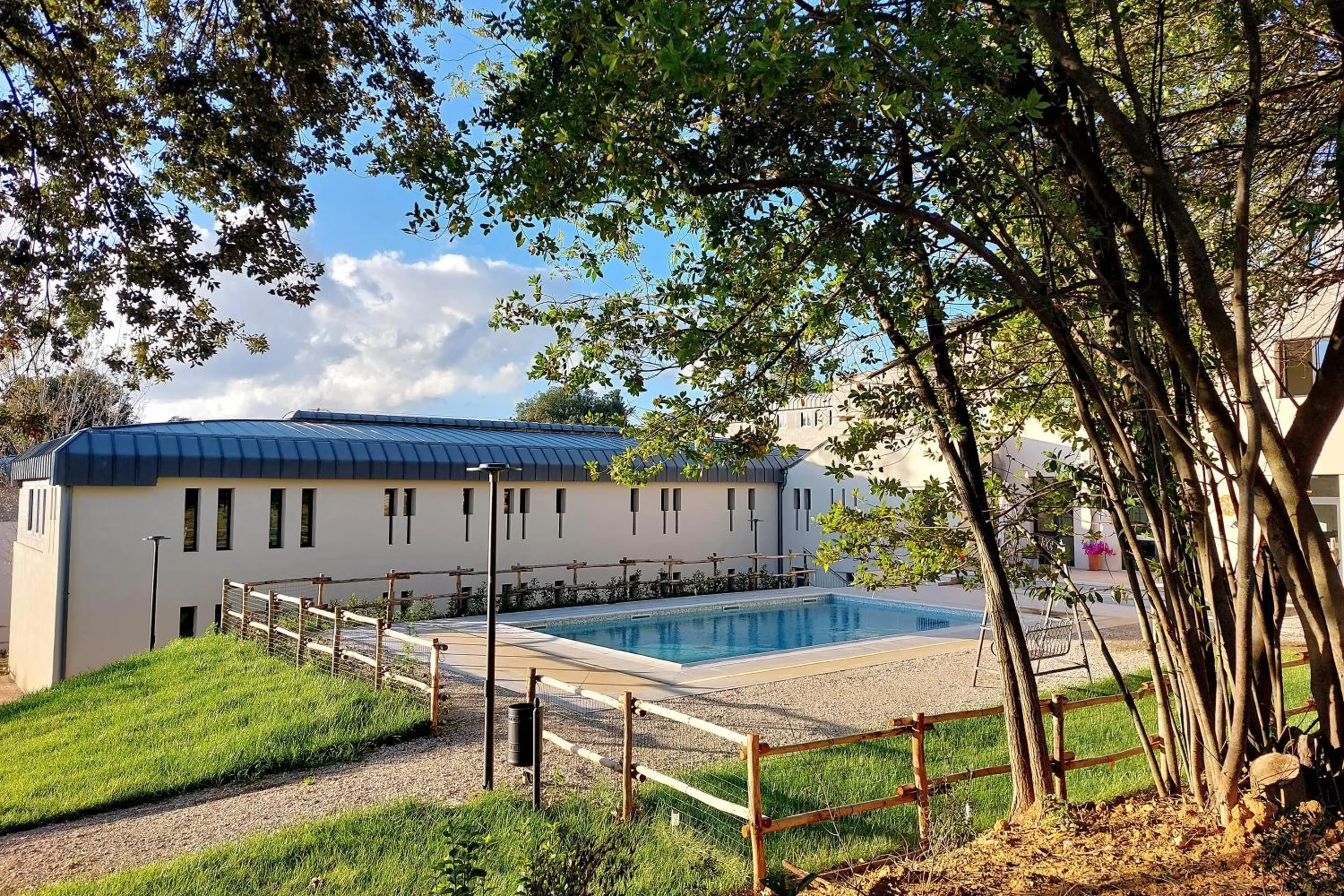 Swimming pool in Siena Hills Apartments