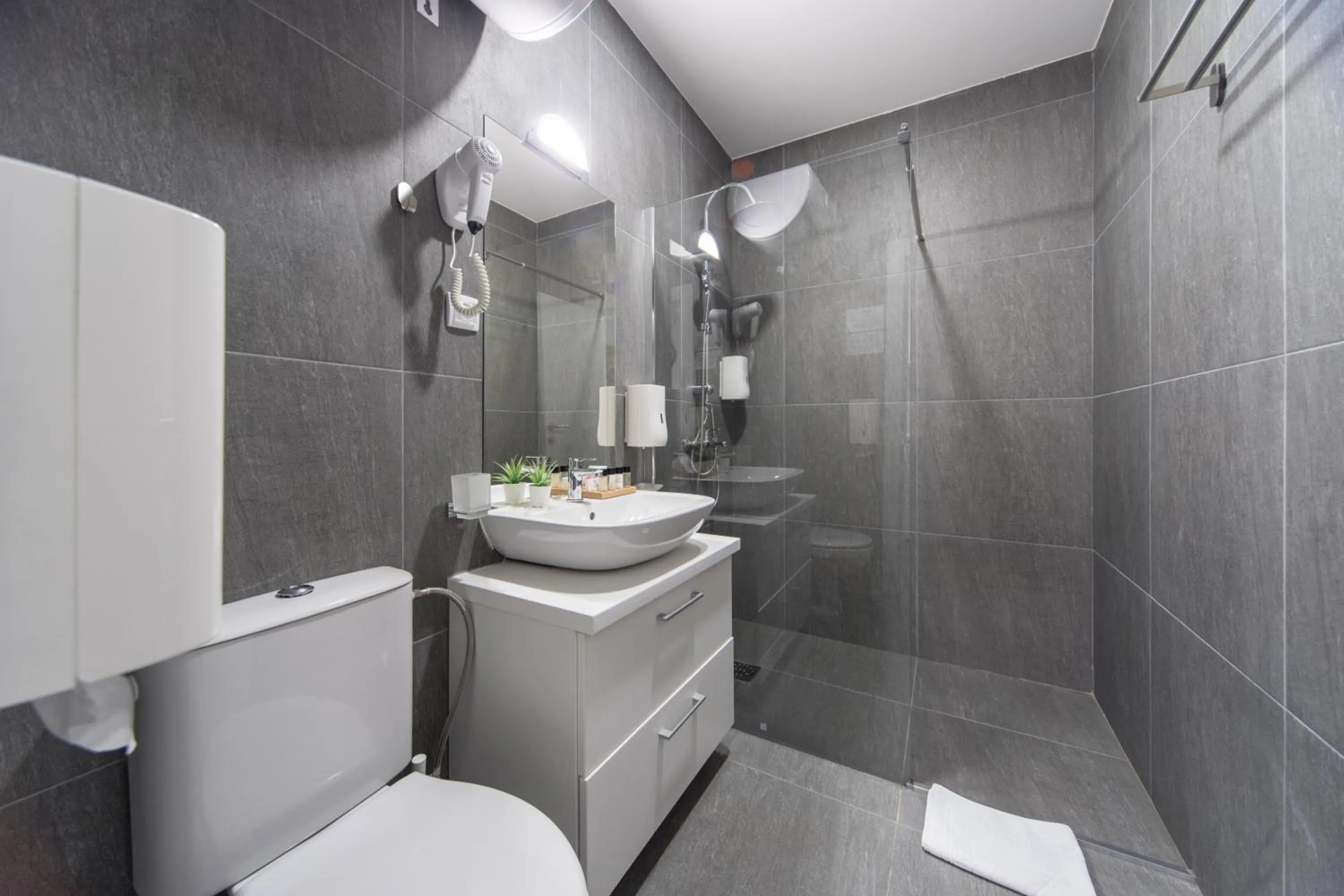 Shower in F Apartmani Kragujevac