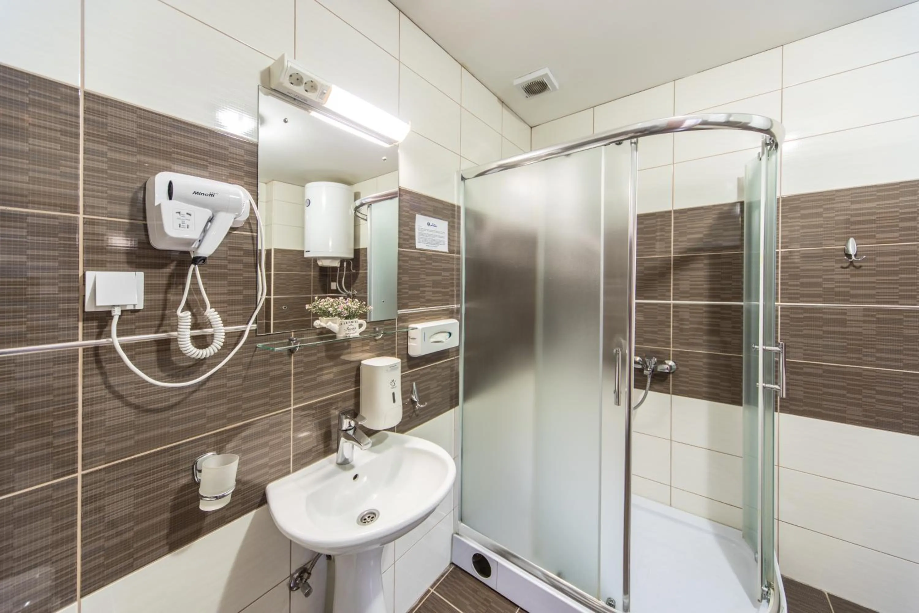 Shower in F Apartmani Kragujevac