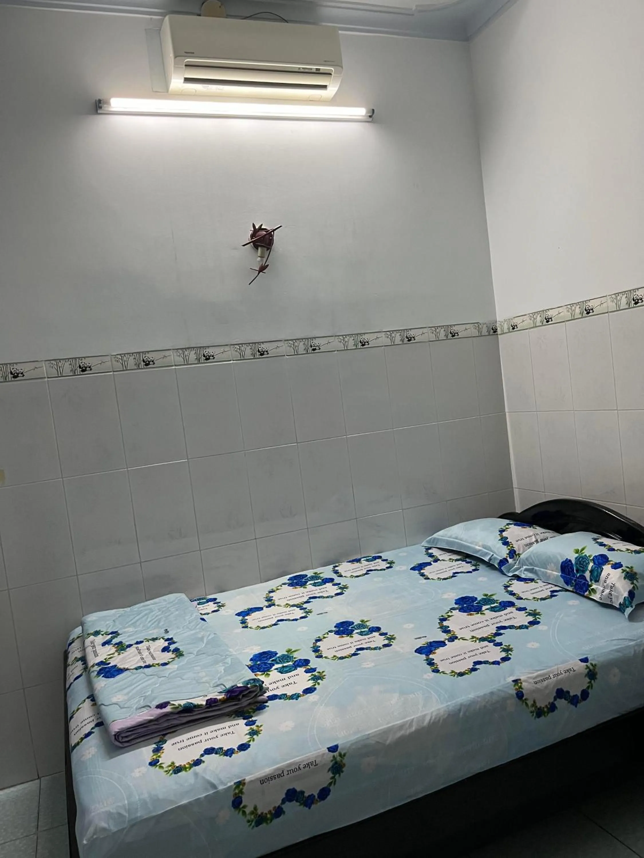 air conditioner, Bed in Cát Phượng Motel