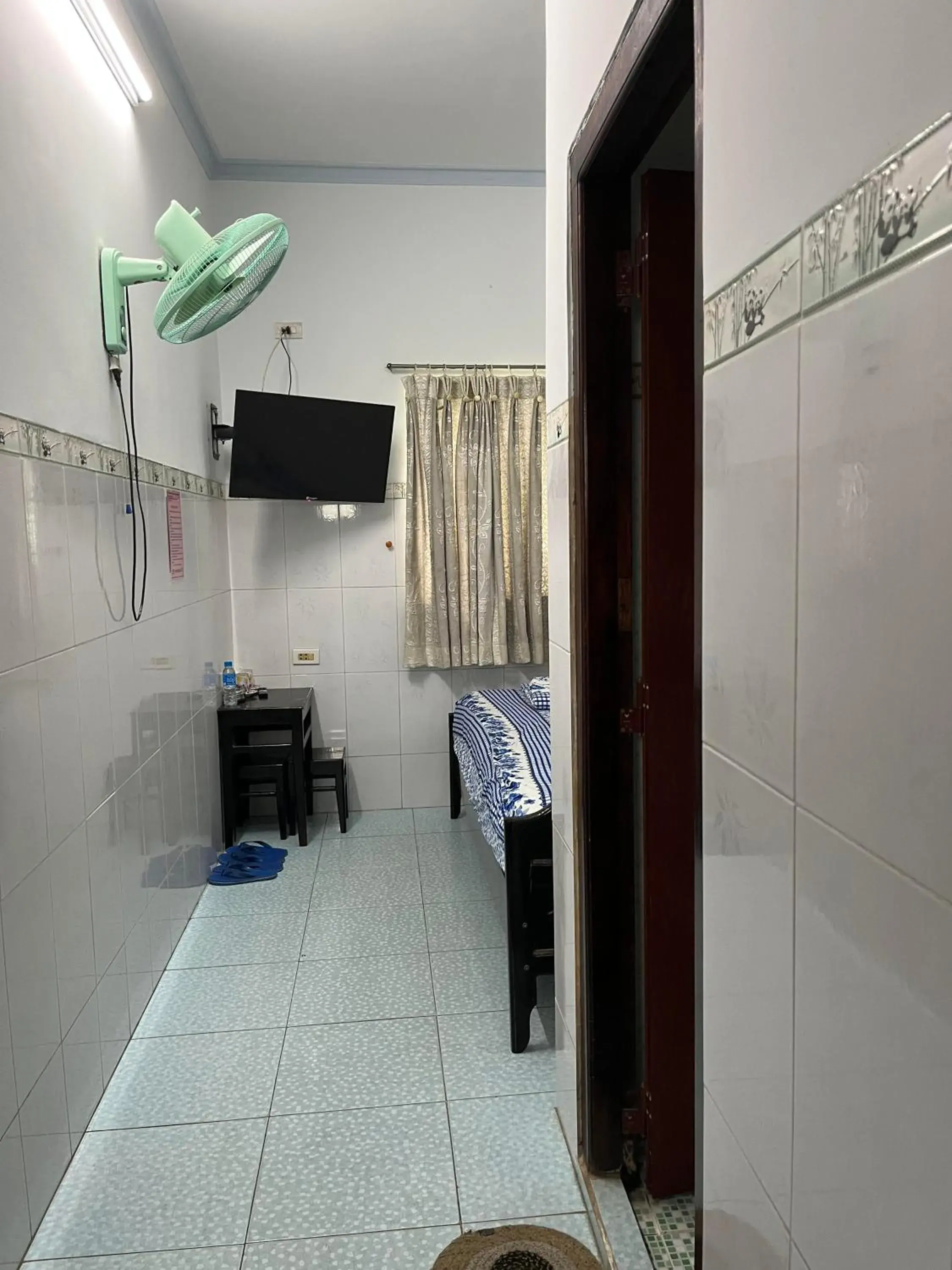 Standard Double Room with Fan in Cát Phượng Motel Standard Double Room with Fan in Cát Phượng Motel