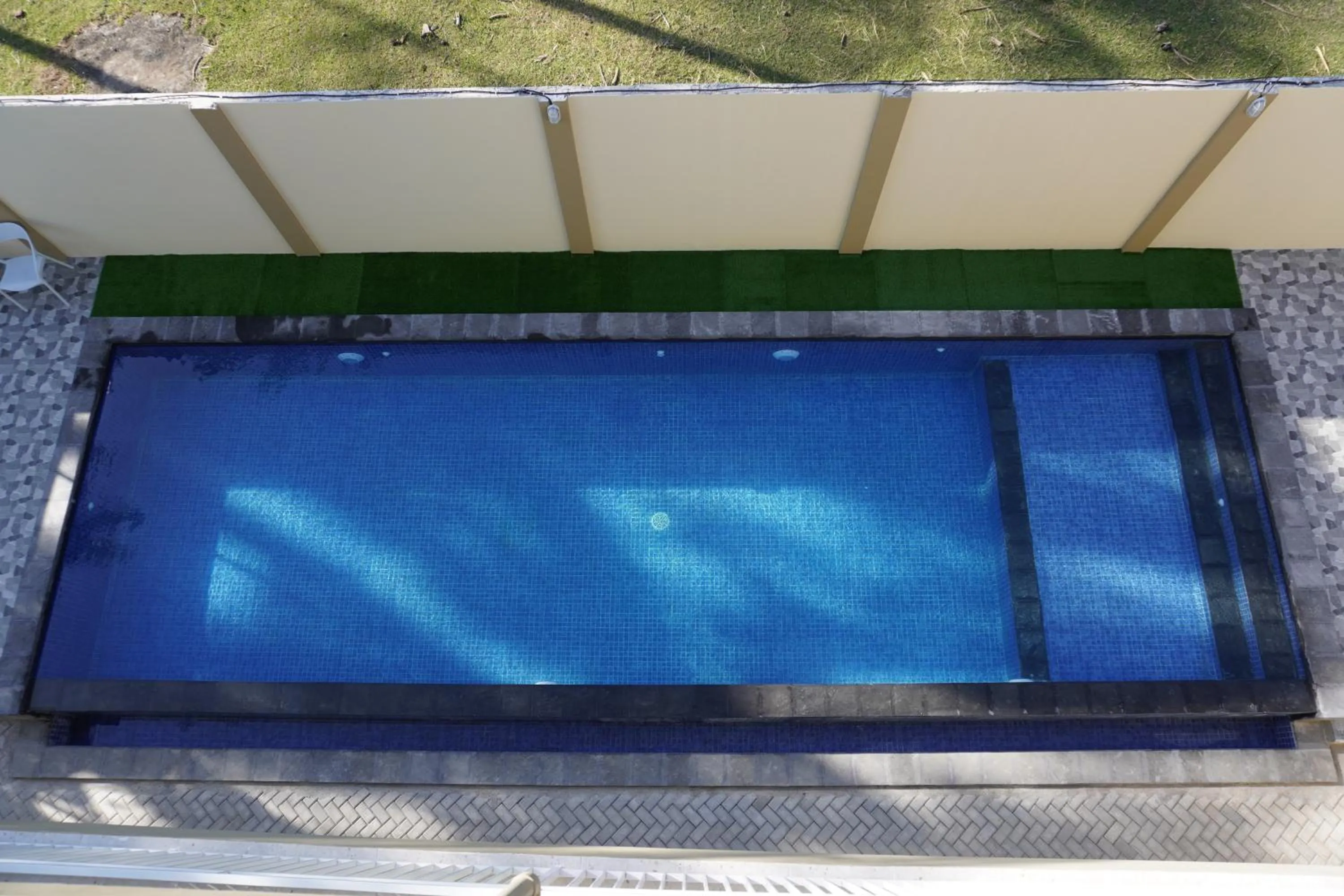 Swimming pool in Hotel Luansa Klui