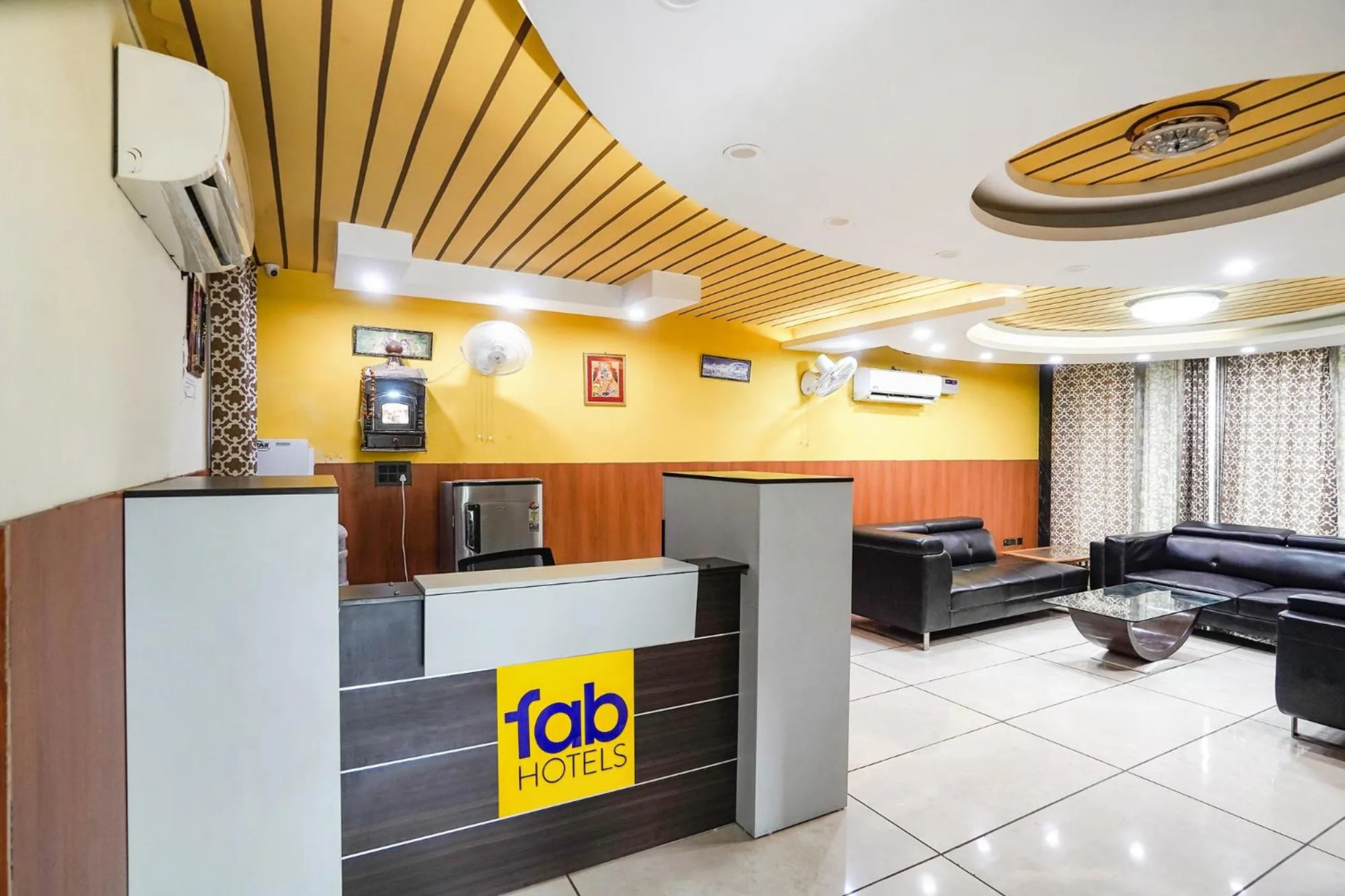Lobby or reception in FabHotel 17 Suites - Kailash hospital