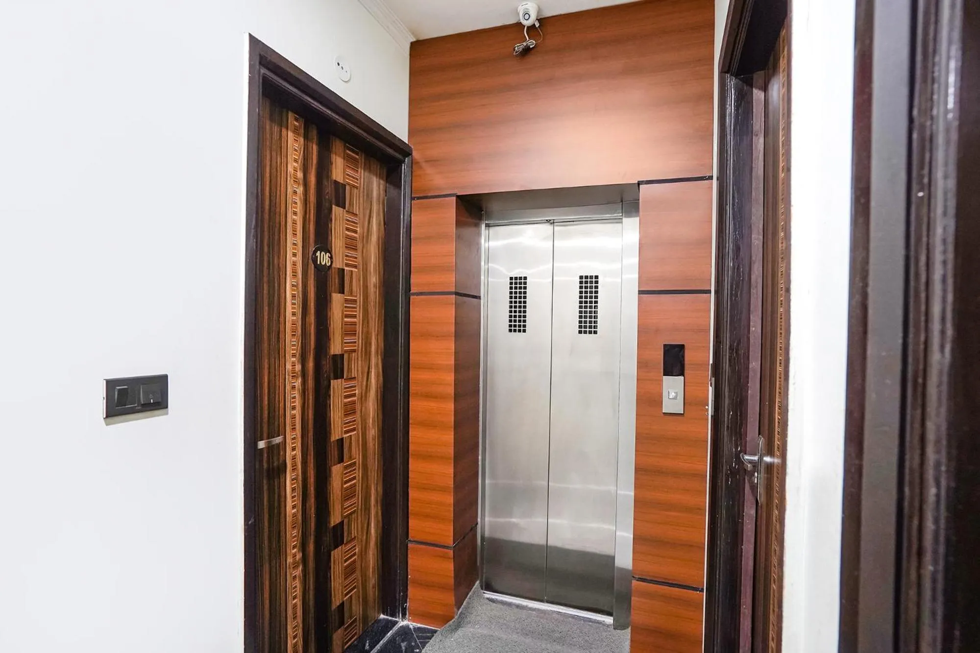 elevator in FabHotel 17 Suites - Kailash hospital