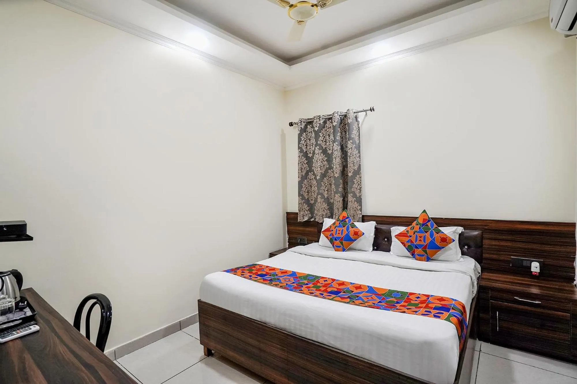 Bed in FabHotel 17 Suites - Kailash hospital