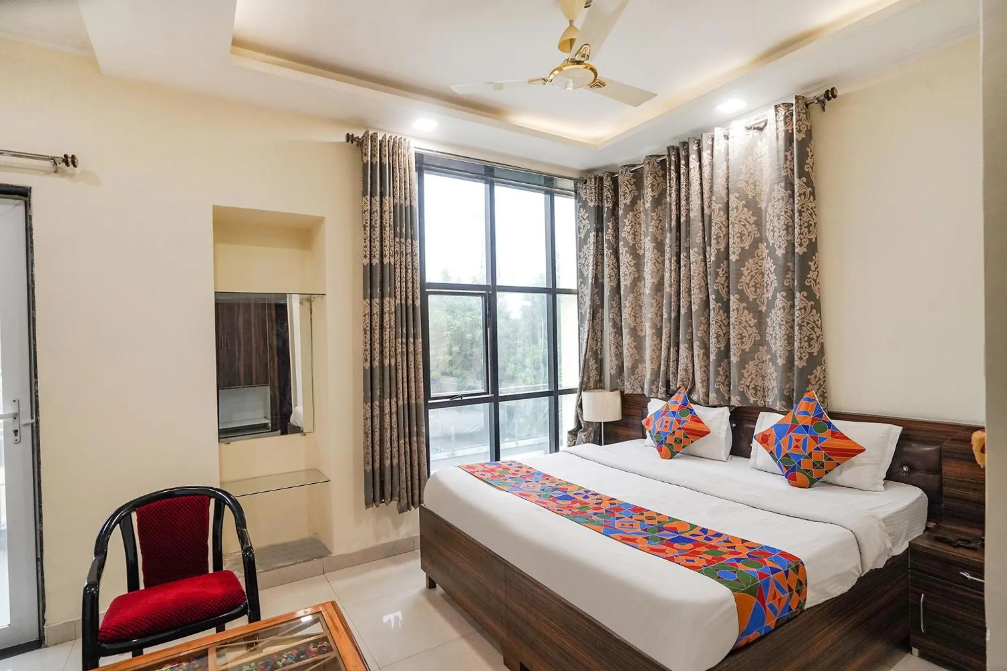Bed in FabHotel 17 Suites - Kailash hospital