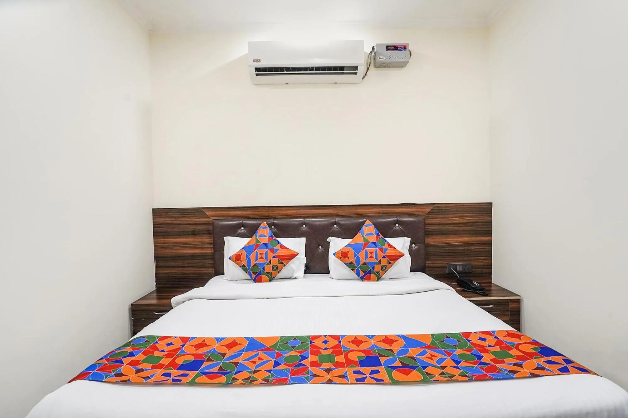 Bed in FabHotel 17 Suites - Kailash hospital