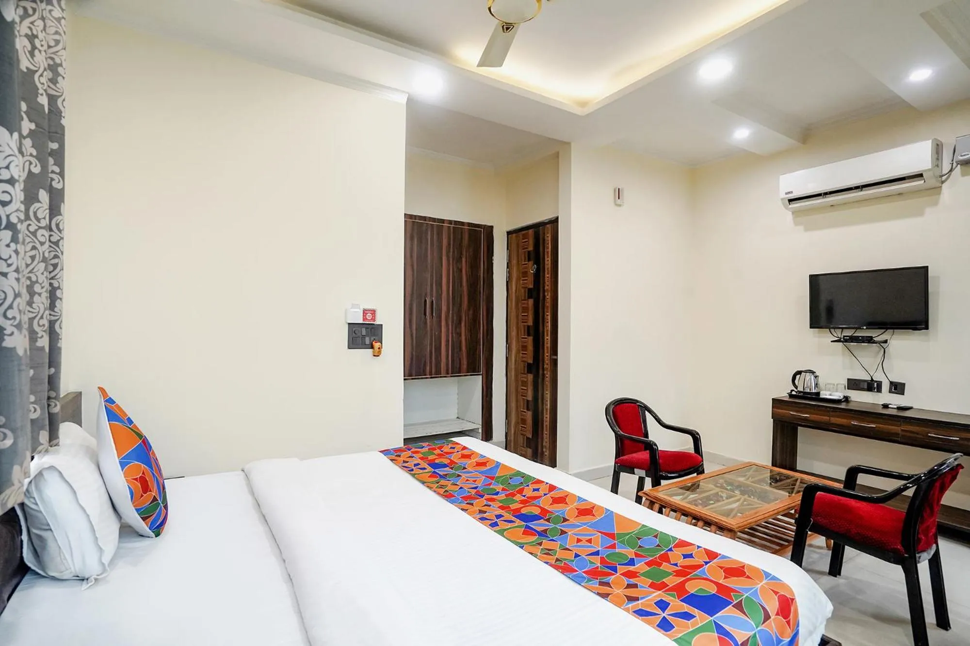 Bed in FabHotel 17 Suites - Kailash hospital