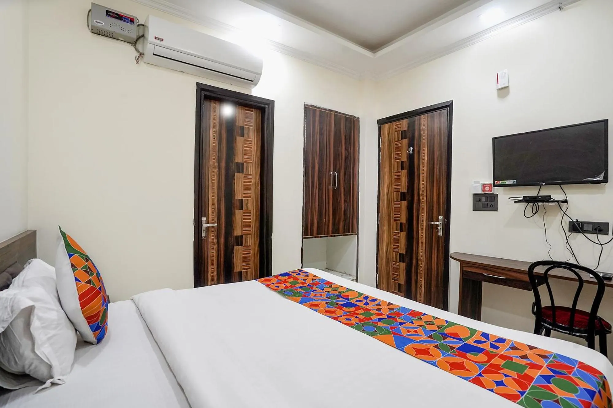 Bed in FabHotel 17 Suites - Kailash hospital