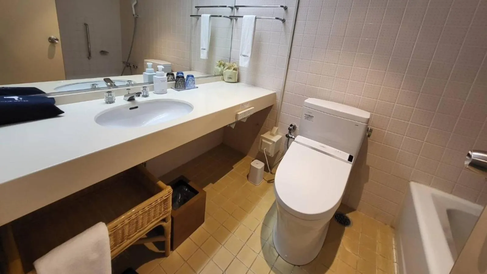 Toilet in La vista Yokosuka Kannonzaki Terrace