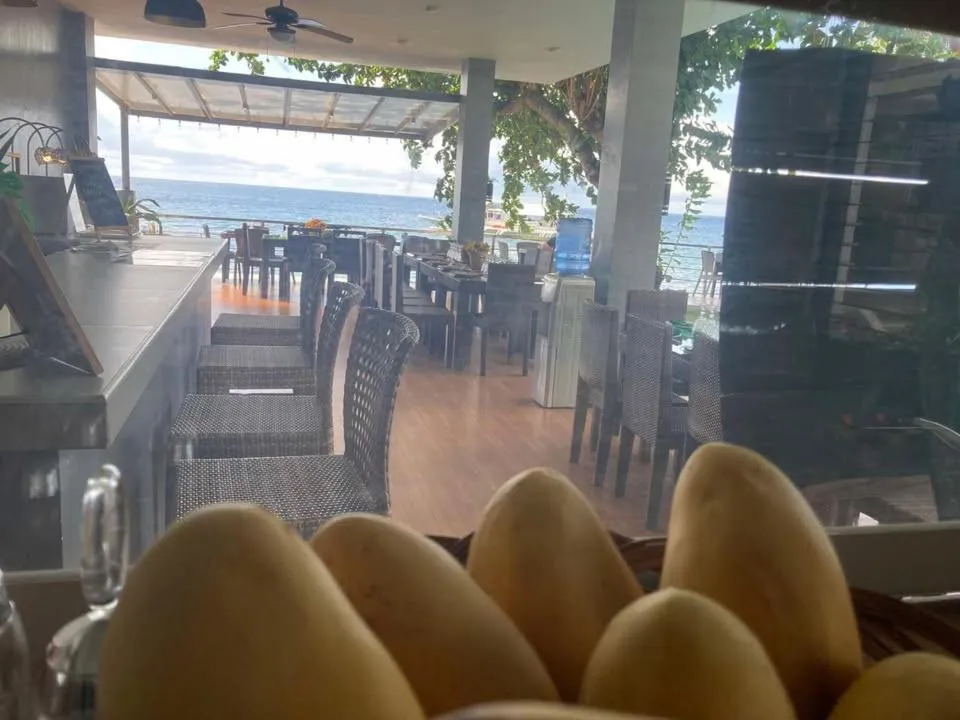 Restaurant/places to eat in Baki Divers and Beach Resort