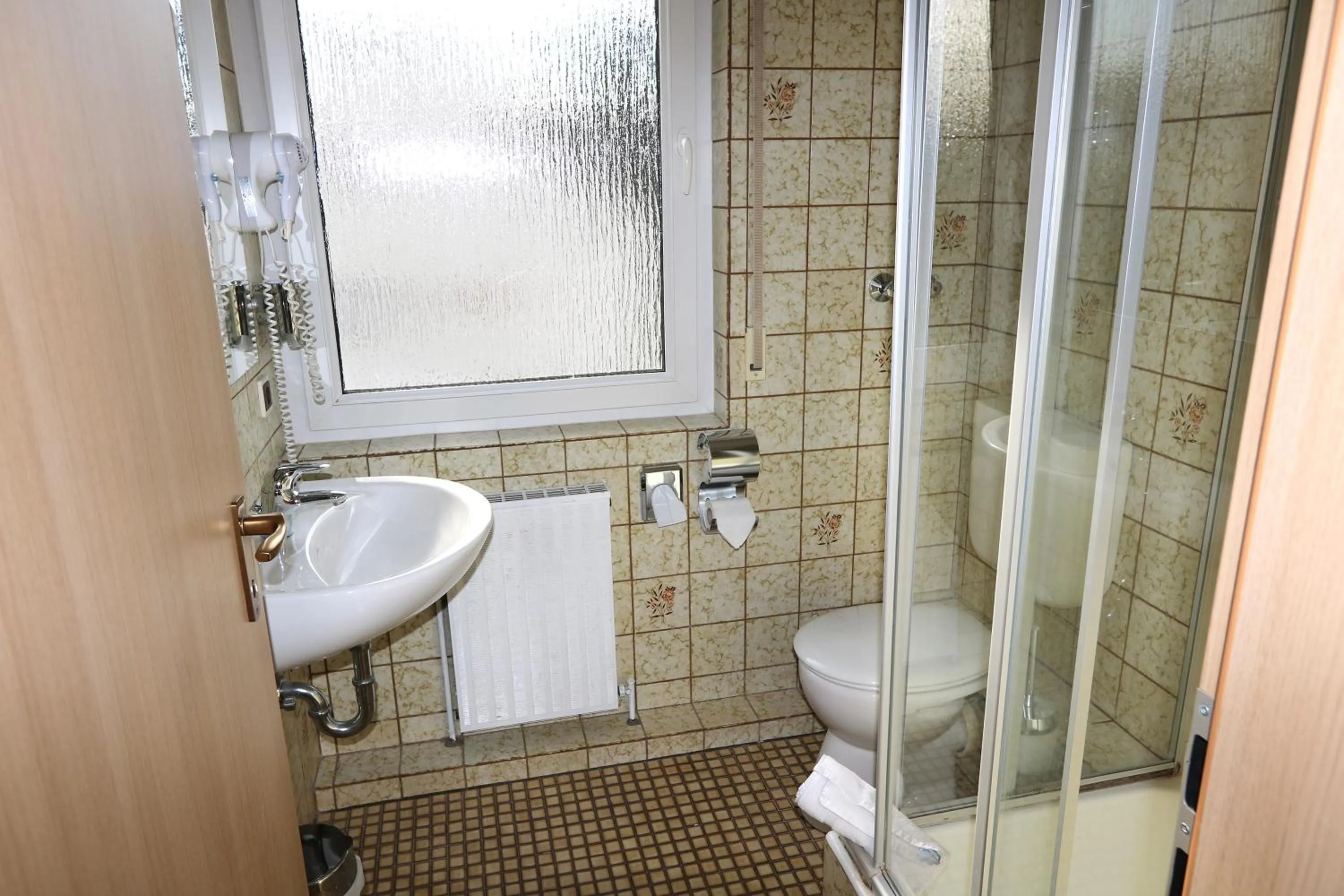 Shower in Hotel Avenue Altenfurt