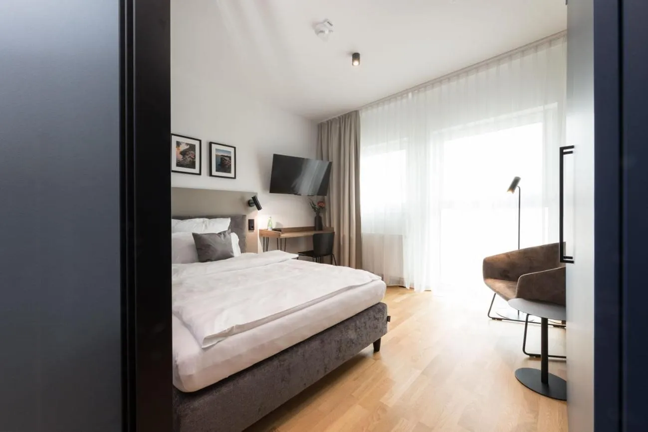 TV and multimedia, Bed in Brera Serviced Apartments Singen